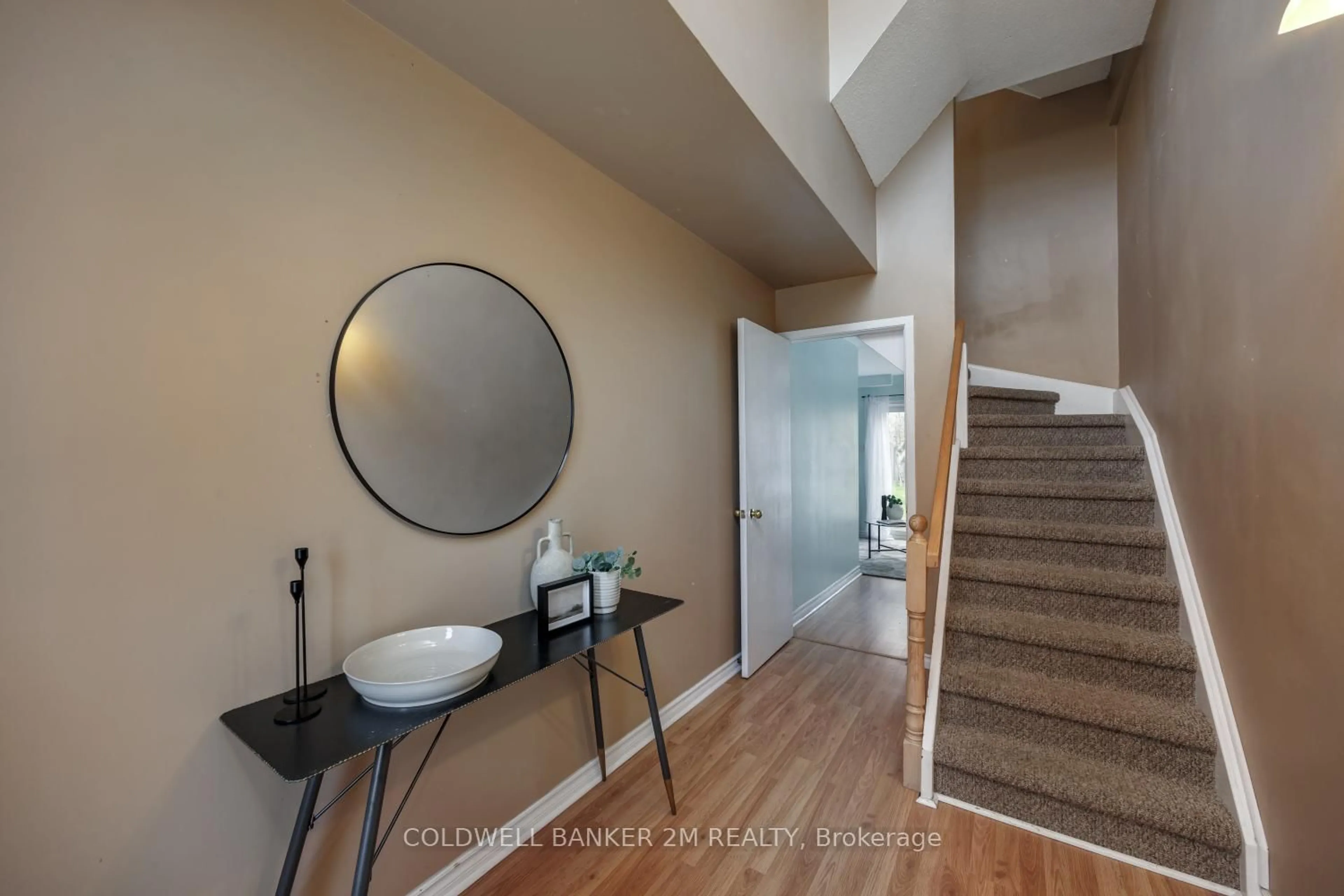 Indoor entryway for 72 Parklane Circ, Clarington Ontario L1C 3V9