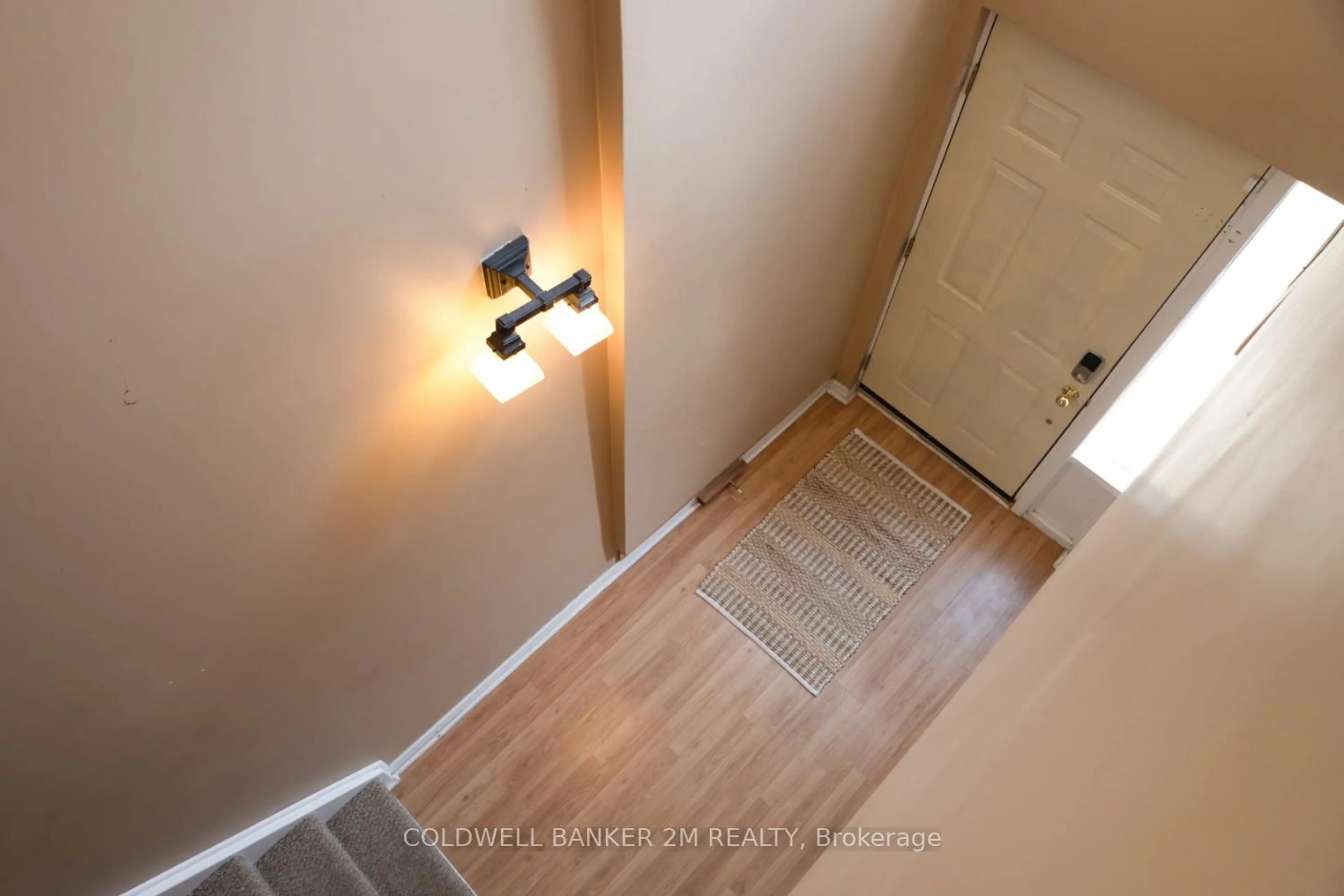 Indoor entryway for 72 Parklane Circ, Clarington Ontario L1C 3V9