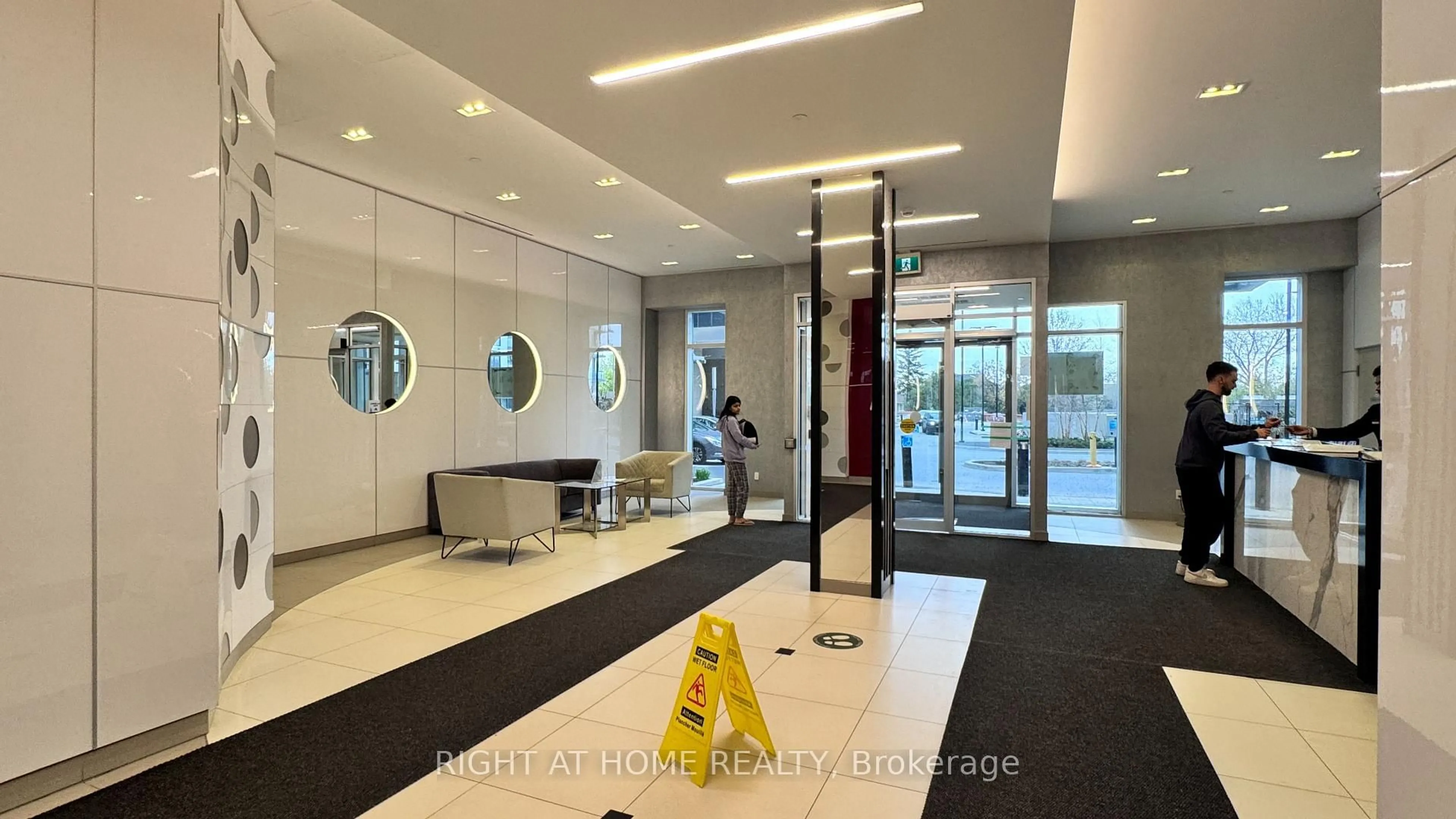 Indoor foyer for 20 Meadowglen Pl #824, Toronto Ontario M1G 0A9