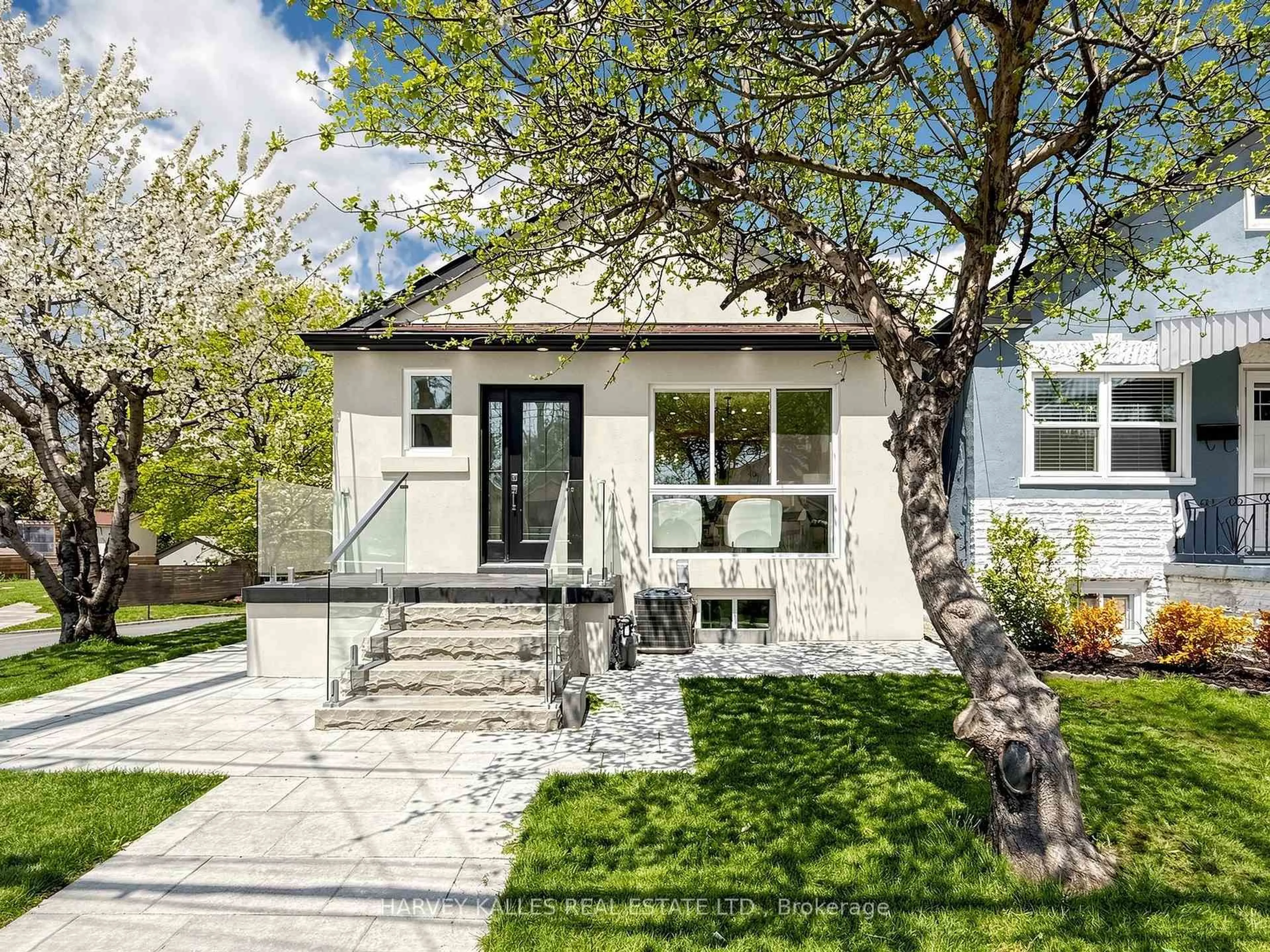 Unknown for 982 Cosburn Ave, Toronto Ontario M4C 2X1