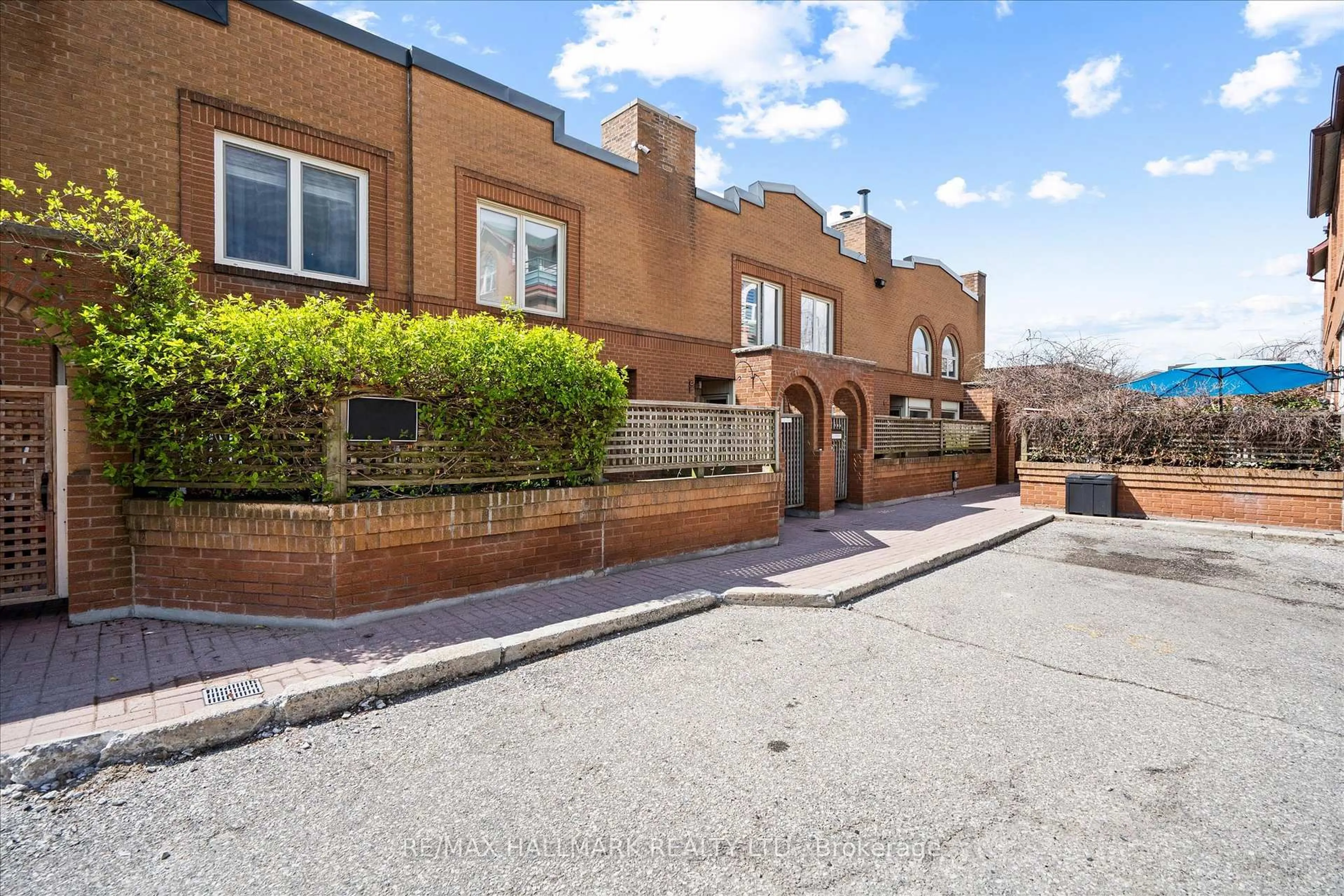 Unknown for 122 Glen Manor Dr #1, Toronto Ontario M4E 2X6