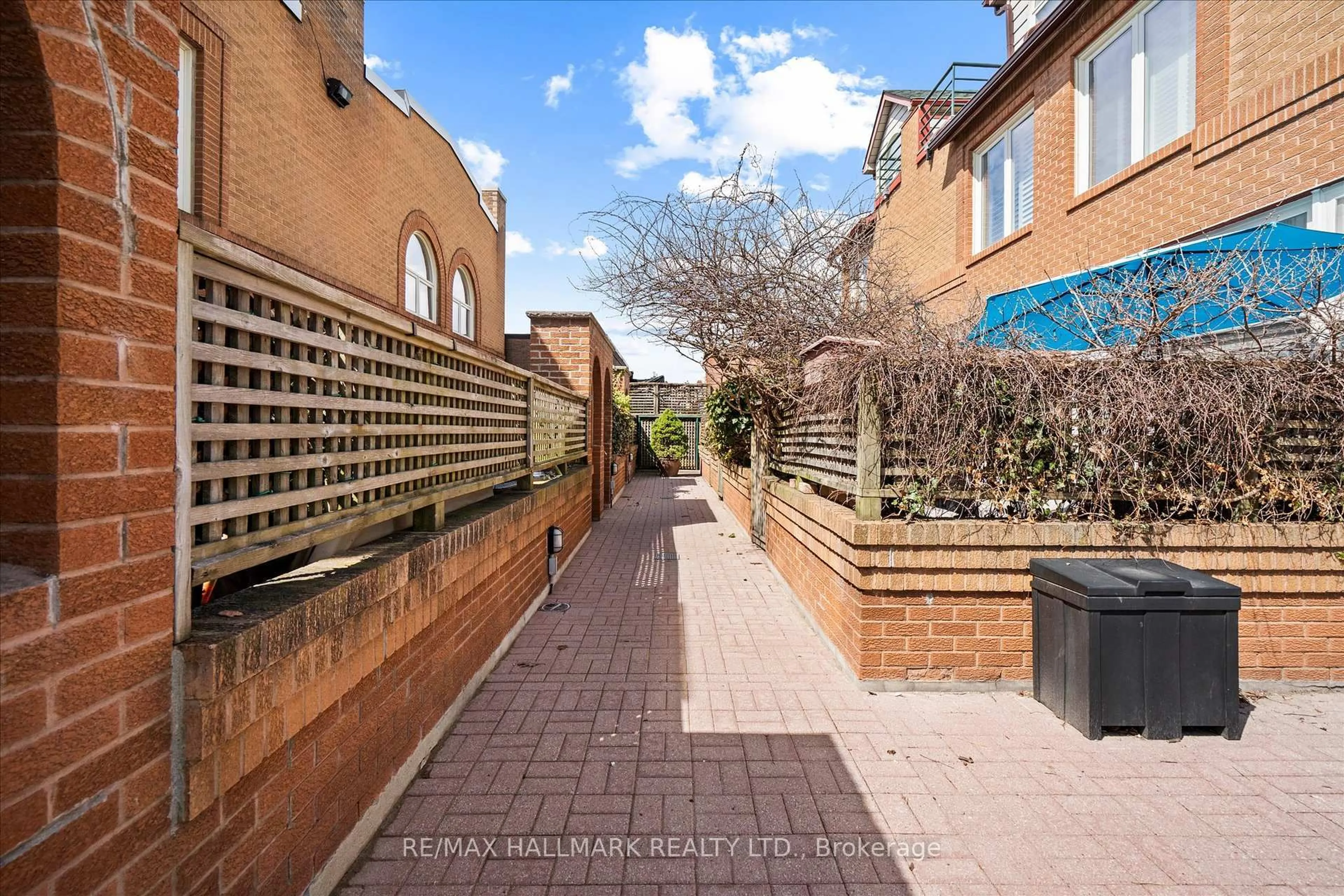 Patio, street for 122 Glen Manor Dr #1, Toronto Ontario M4E 2X6