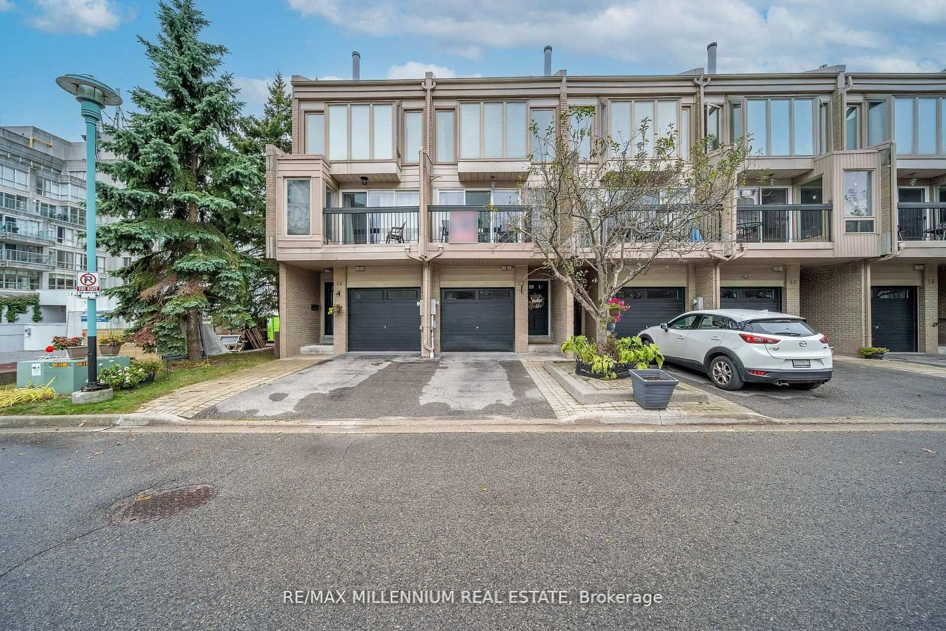 A pic from outside/outdoor area/front of a property/back of a property/a pic from drone, street for 62 Cumberland Lane, Ajax Ontario L1S 7K4