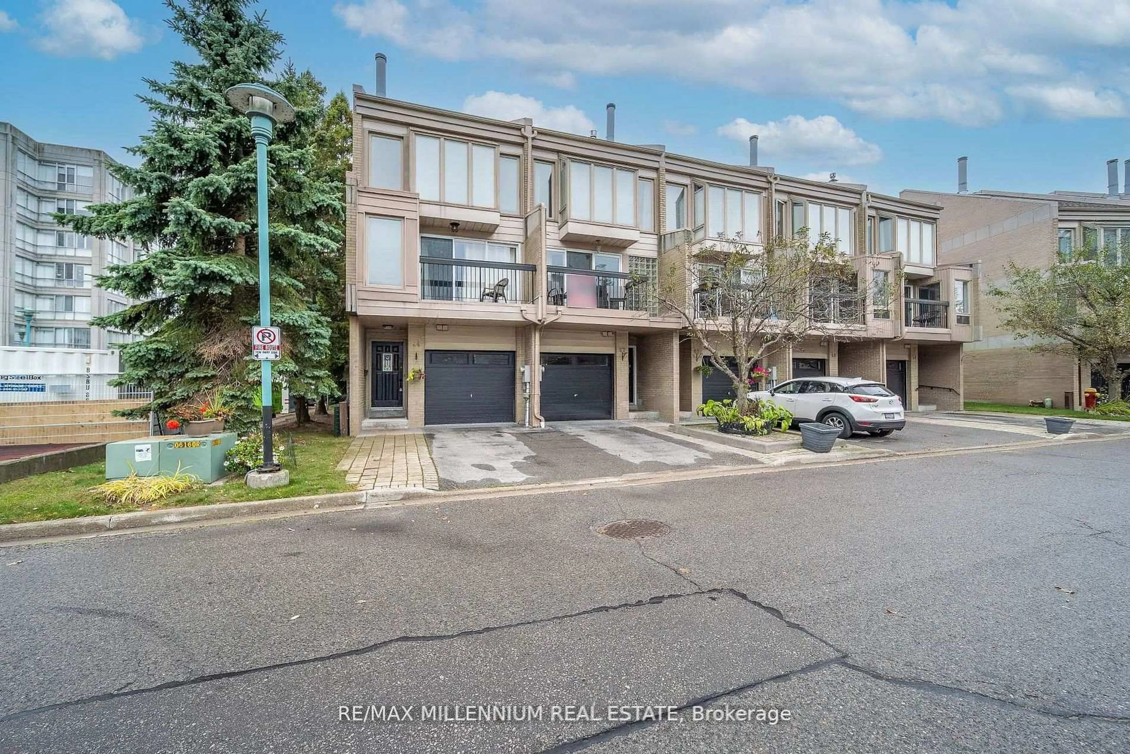 A pic from outside/outdoor area/front of a property/back of a property/a pic from drone, street for 62 Cumberland Lane, Ajax Ontario L1S 7K4