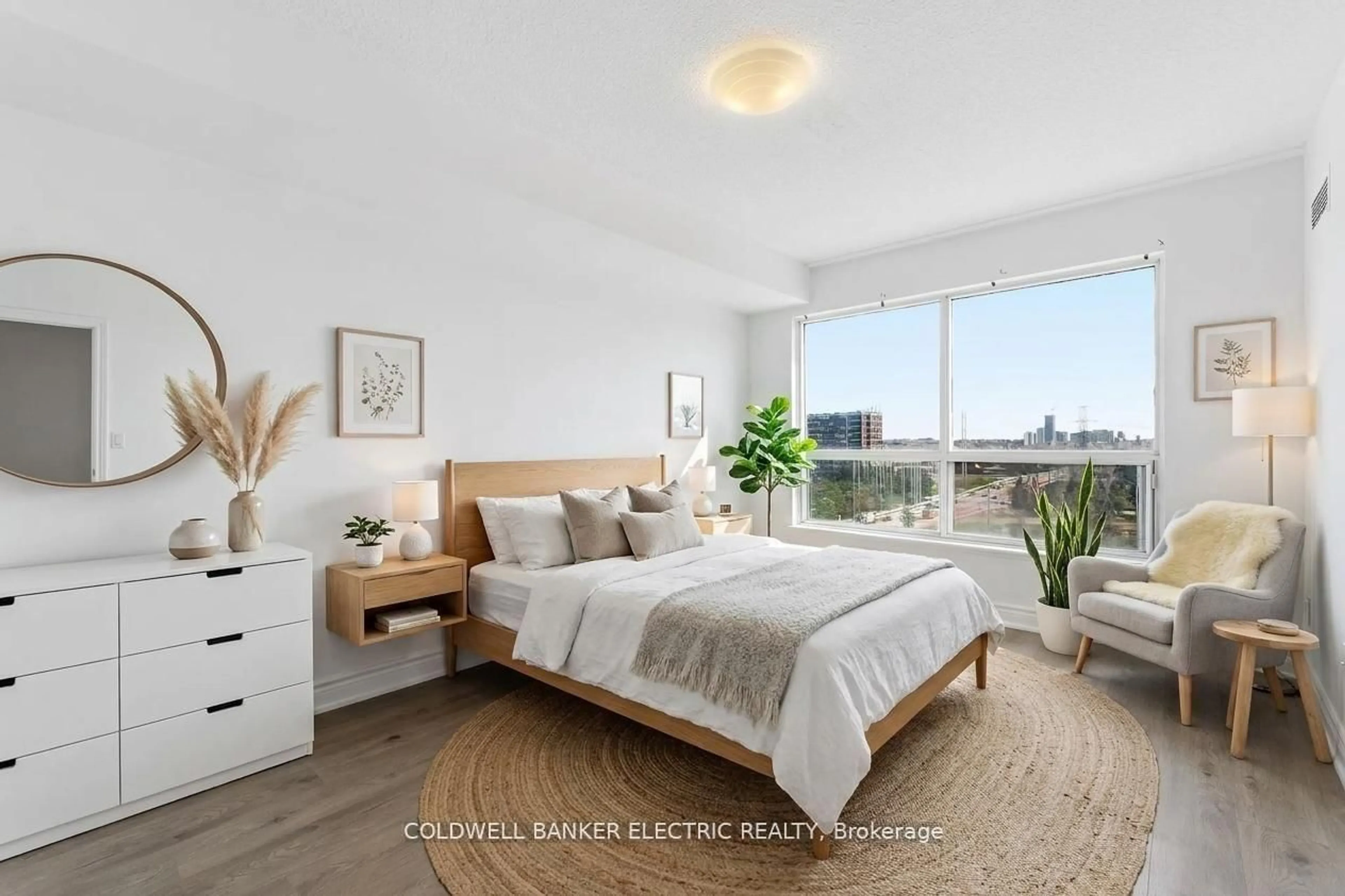 Bedroom with bed, unknown for 2550 Lawrence Ave #815, Toronto Ontario M1P 4Z3