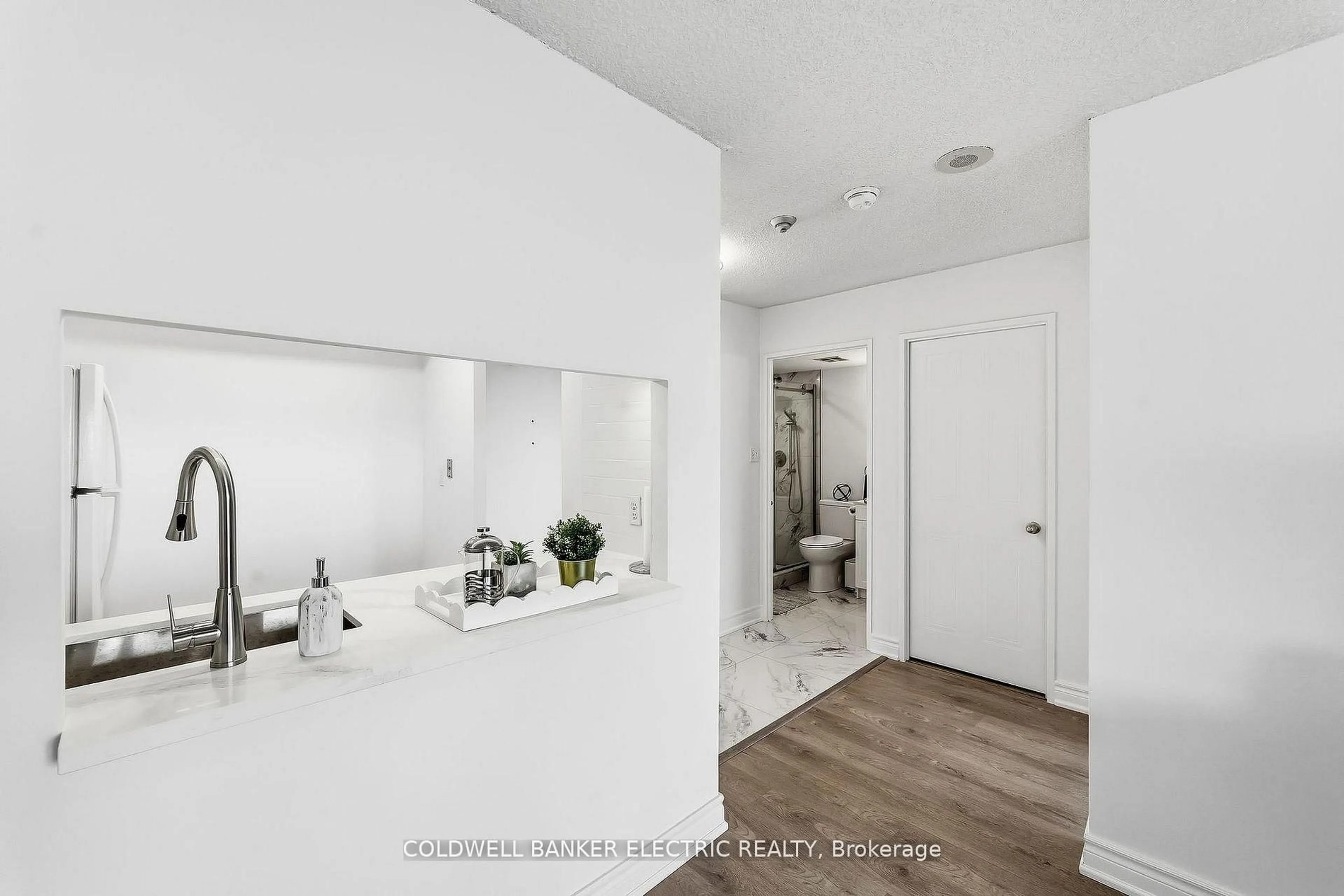 Unknown for 2550 Lawrence Ave #815, Toronto Ontario M1P 4Z3