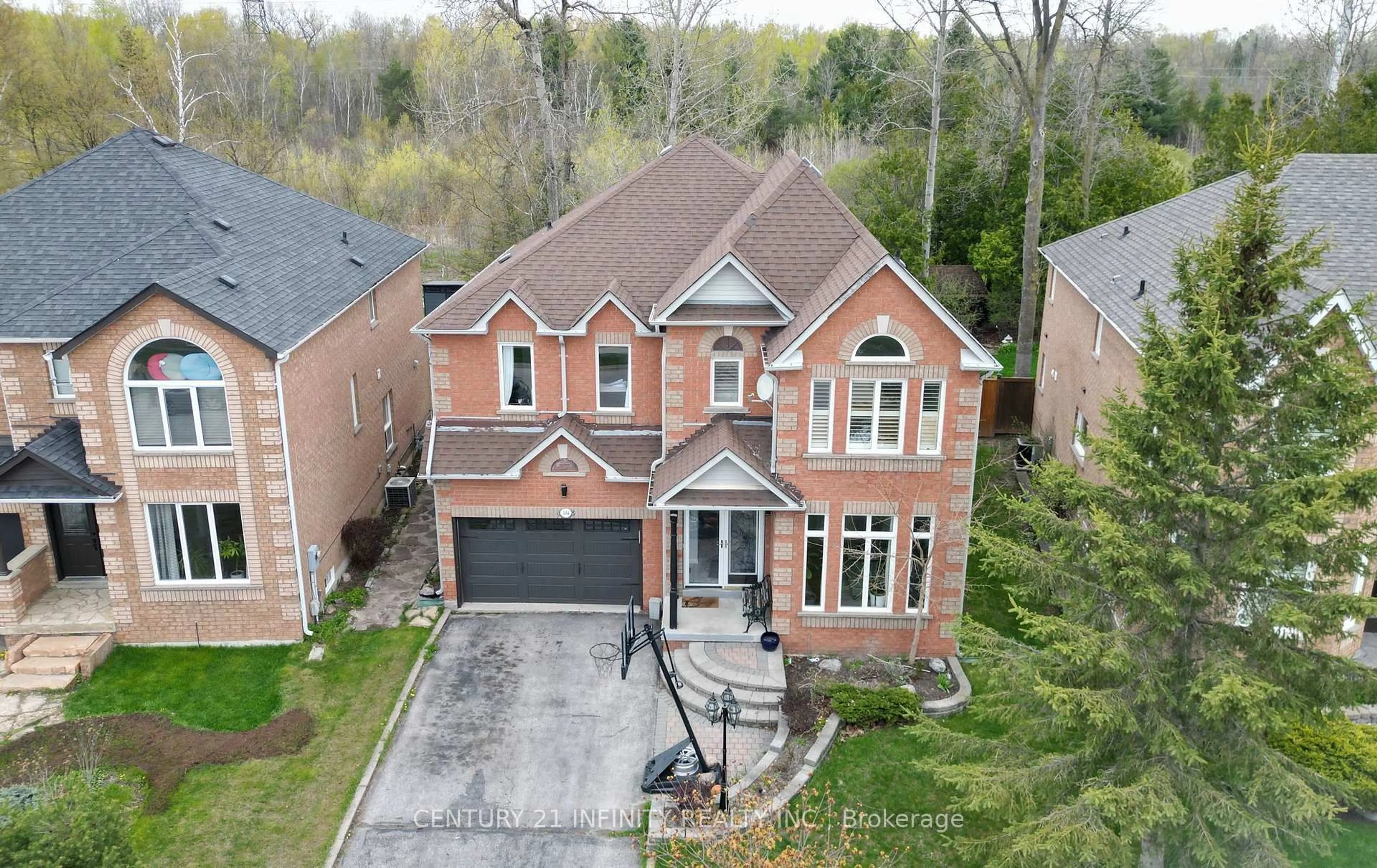 A pic from outside/outdoor area/front of a property/back of a property/a pic from drone, street for 1484 Sandhurst Cres, Pickering Ontario L1V 6Y7