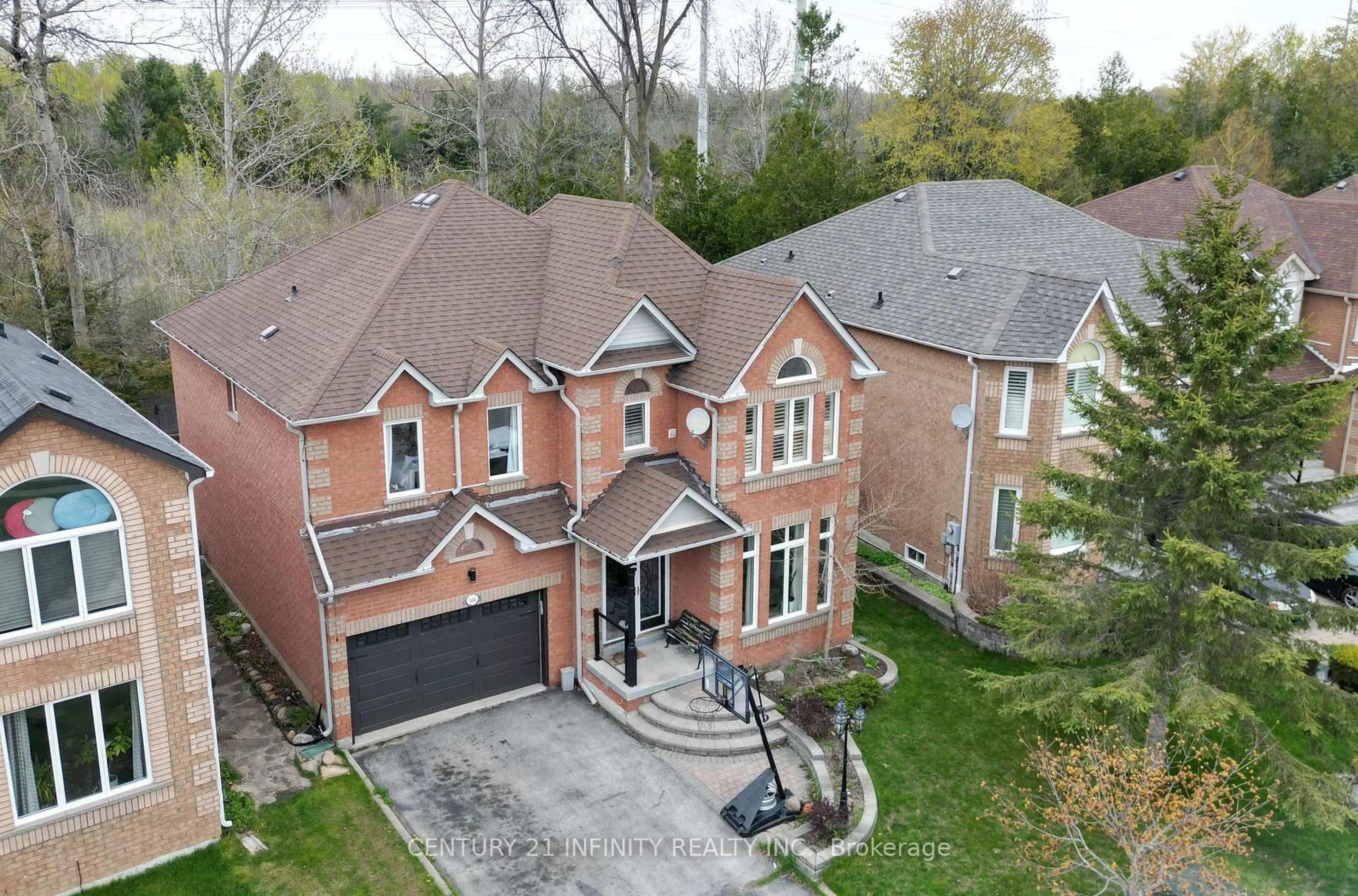 A pic from outside/outdoor area/front of a property/back of a property/a pic from drone, street for 1484 Sandhurst Cres, Pickering Ontario L1V 6Y7