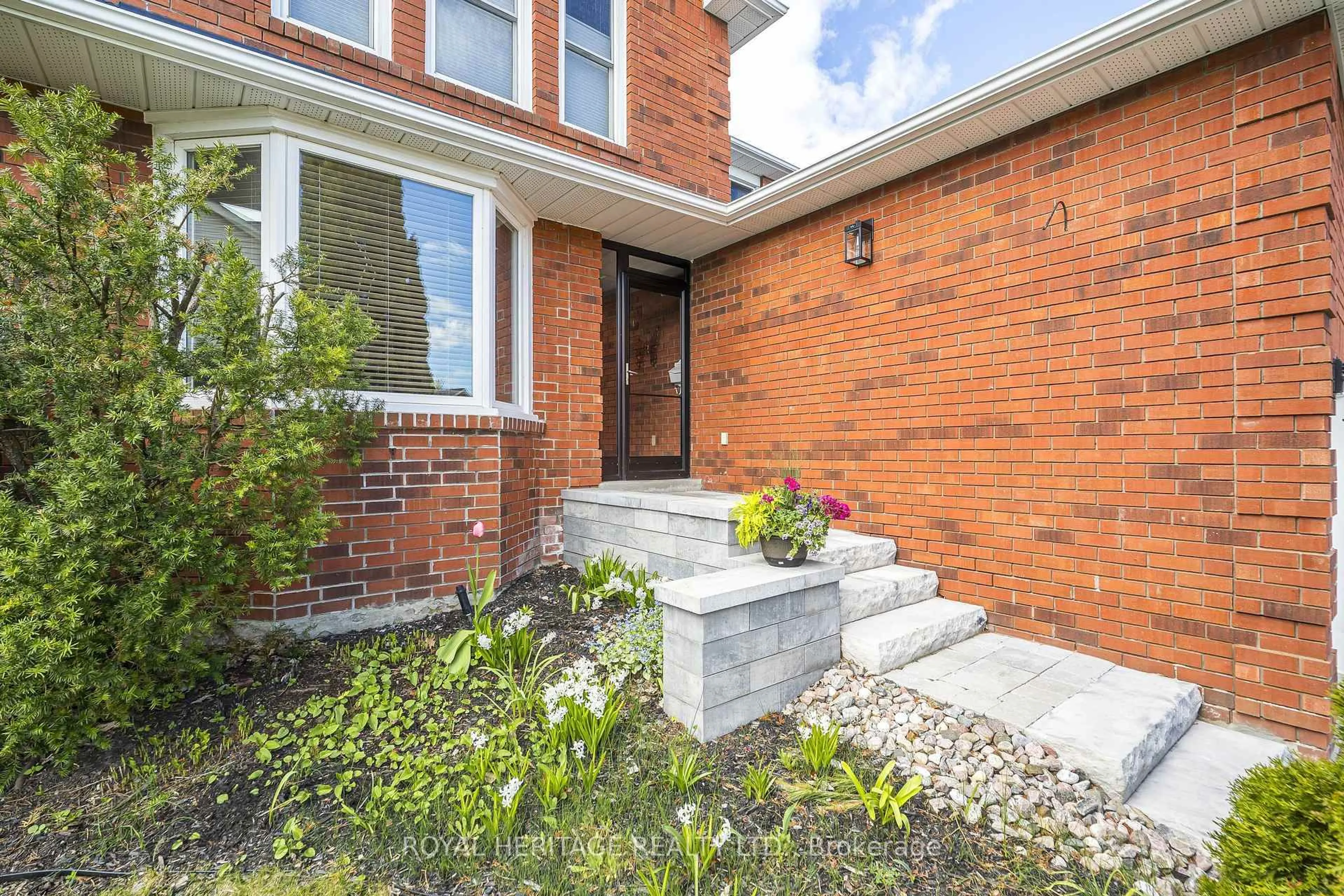 Home with brick exterior material, street for 525 Sundown Cres, Pickering Ontario L1V 6A8