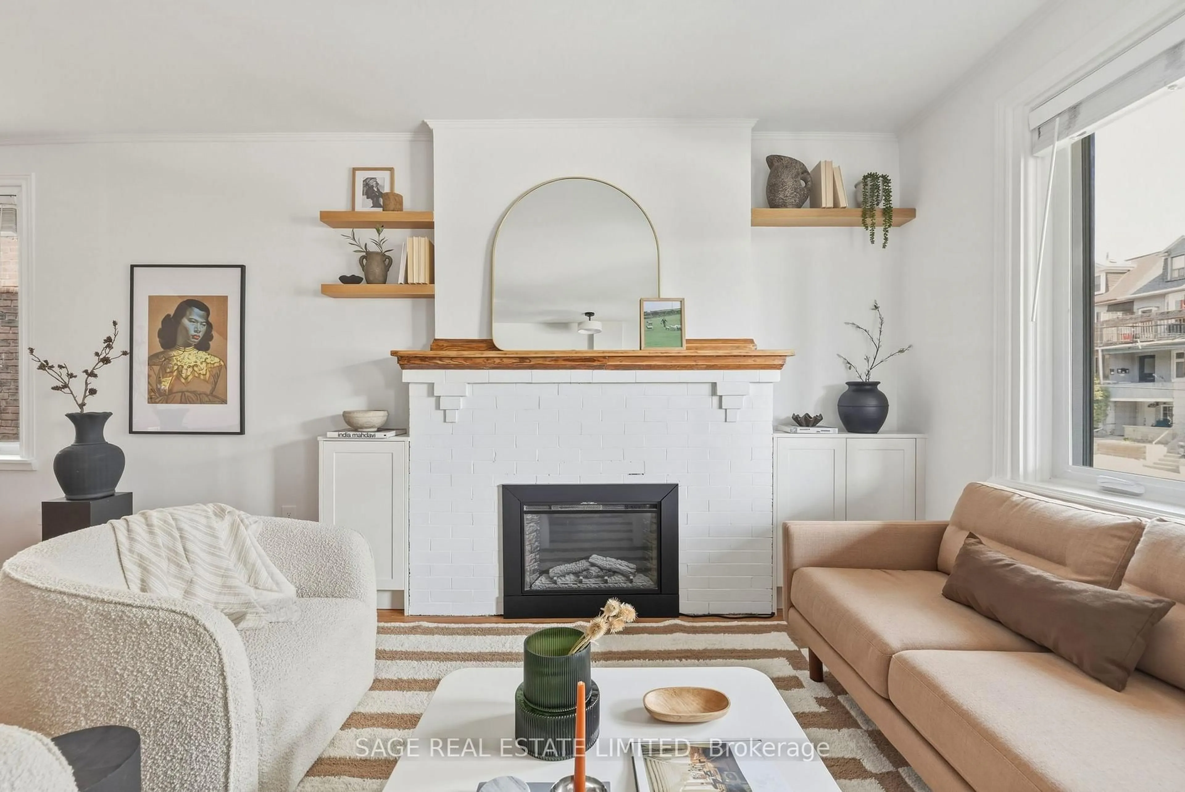 Living room with furniture, unknown for 662 Woodbine Ave, Toronto Ontario M4E 2J1