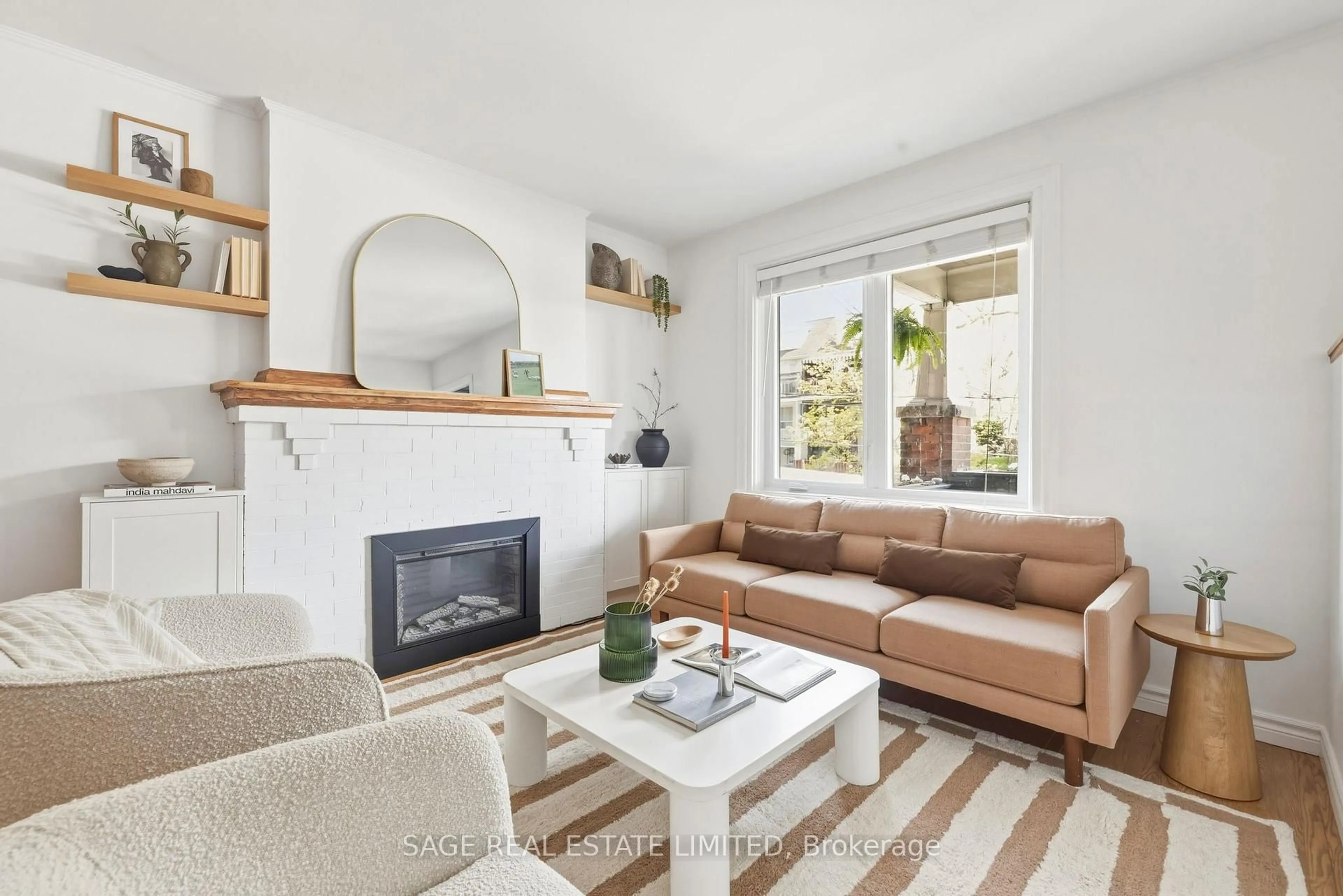 Living room with furniture, unknown for 662 Woodbine Ave, Toronto Ontario M4E 2J1