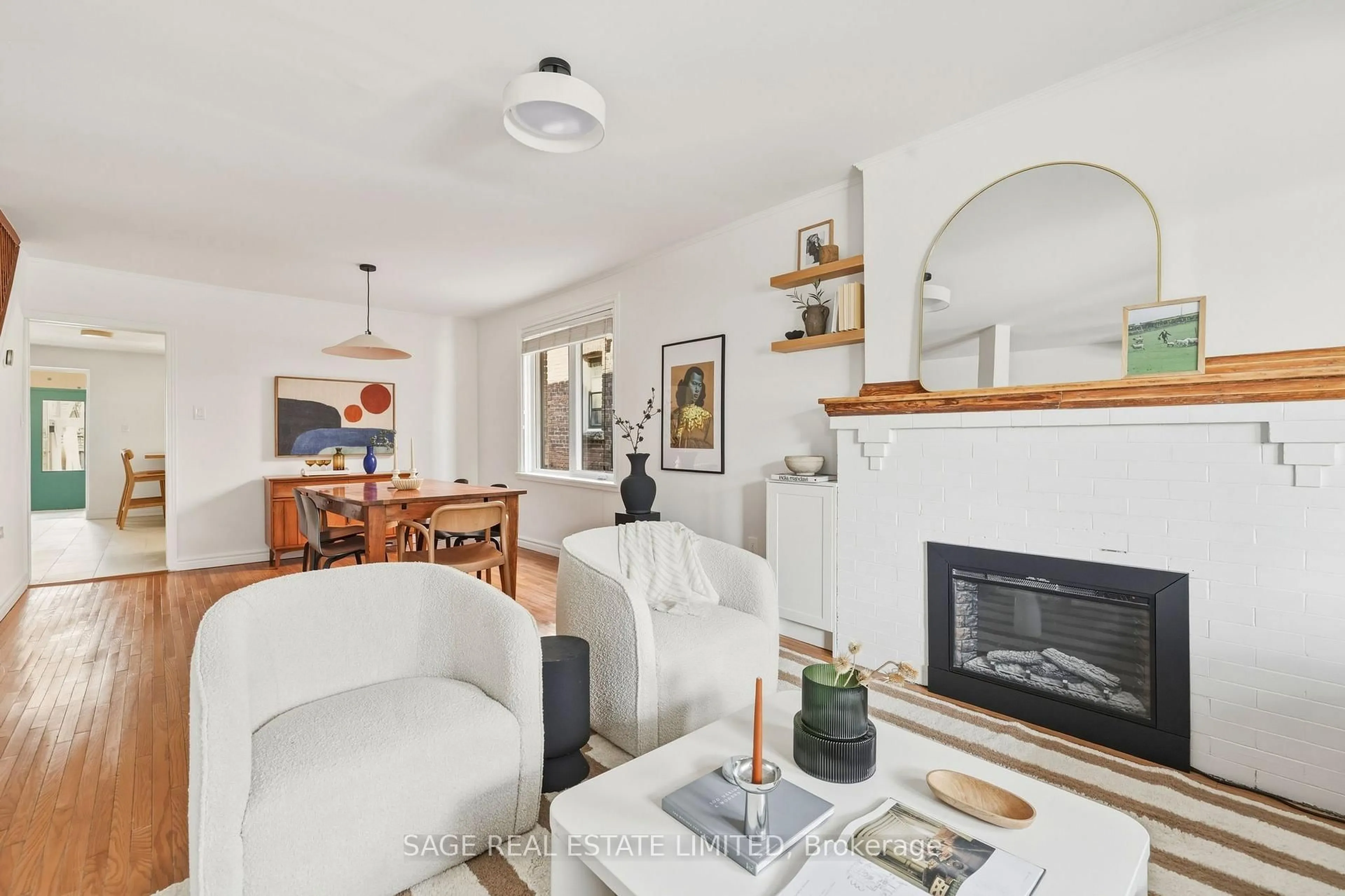 Living room with furniture, unknown for 662 Woodbine Ave, Toronto Ontario M4E 2J1