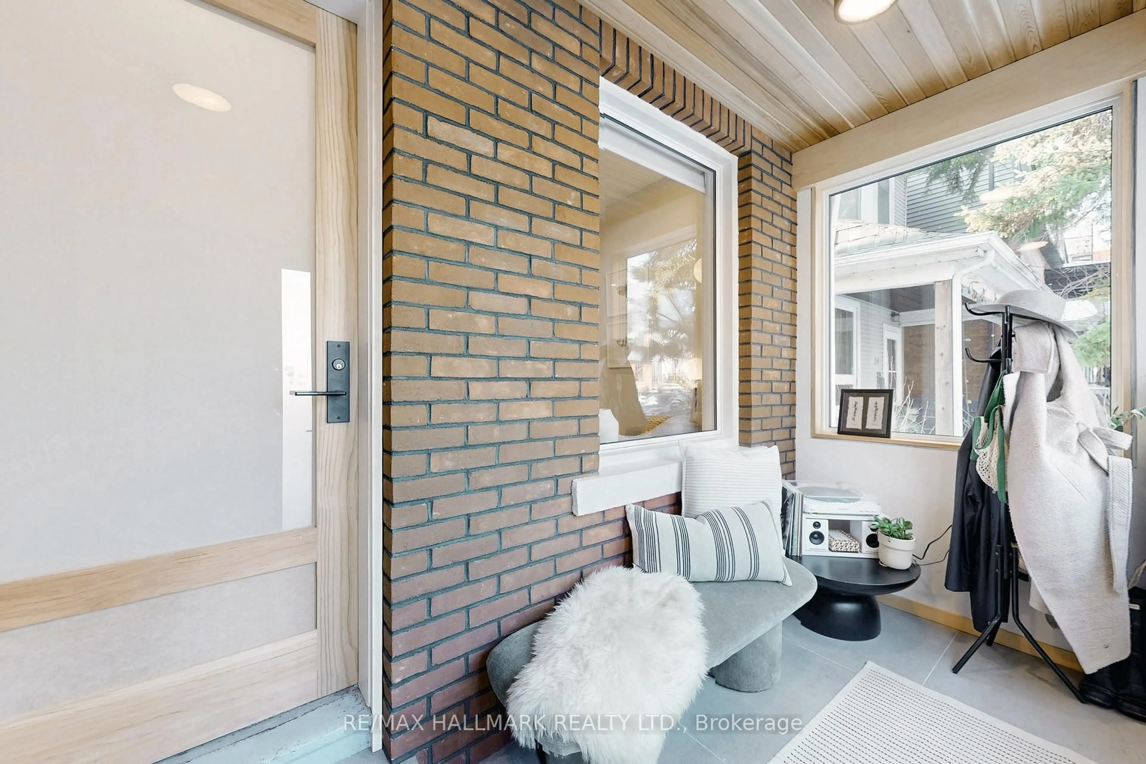 Indoor entryway for 72 Hastings Ave, Toronto Ontario M4L 2L2