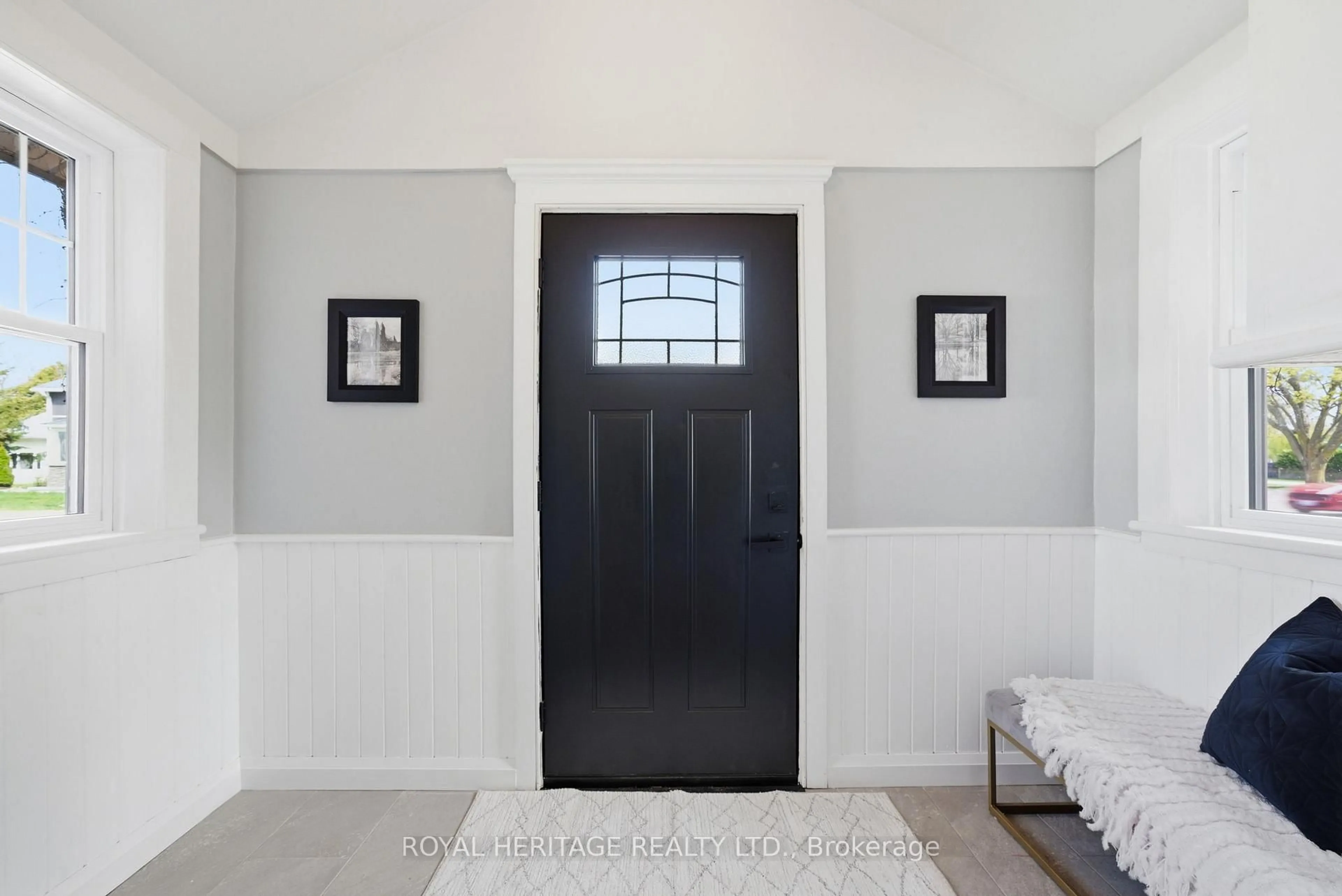 Indoor entryway for 2699 Concession Rd 7 Rd, Clarington Ontario L1C 5W9