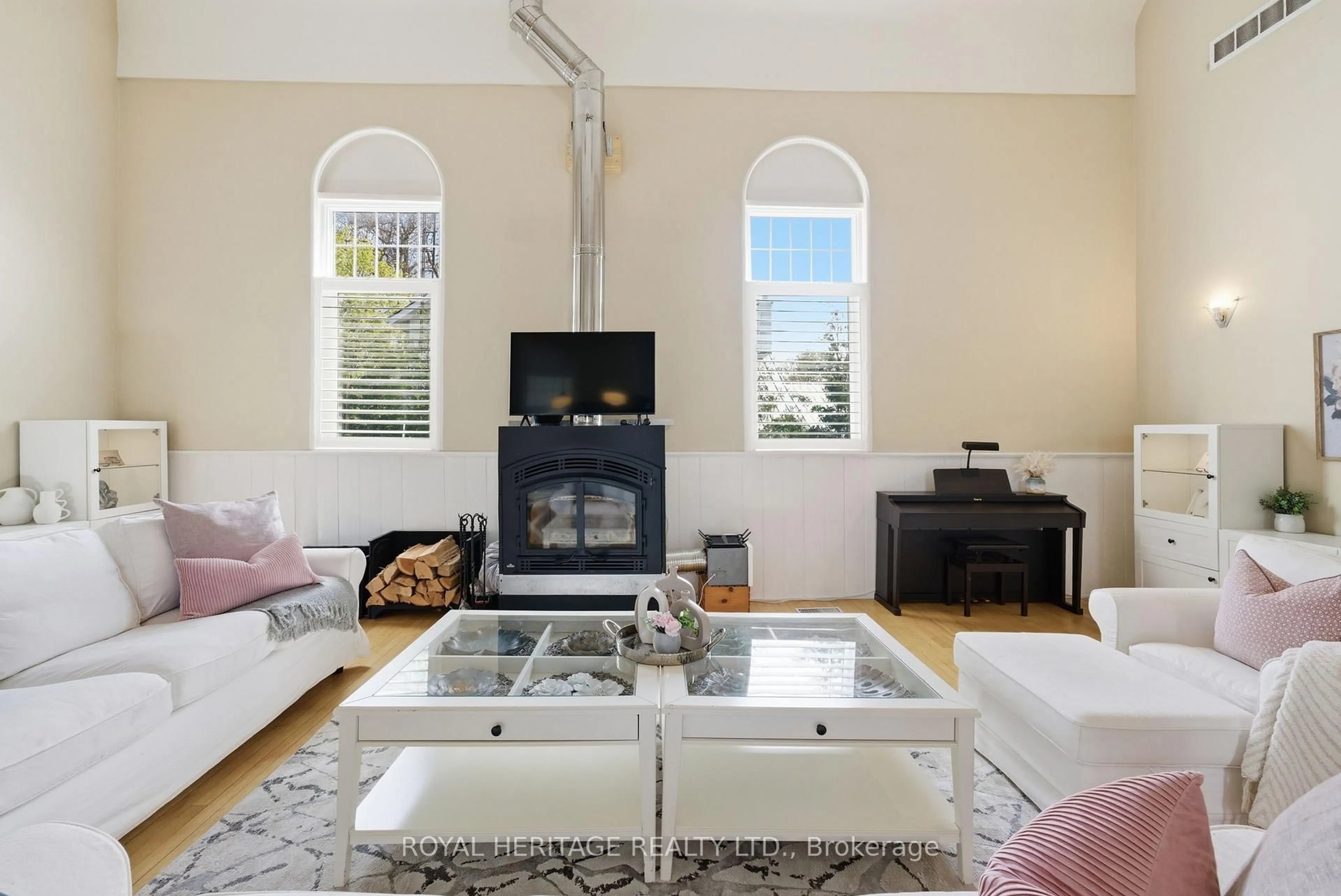 Living room with furniture, unknown for 2699 Concession Rd 7 Rd, Clarington Ontario L1C 5W9