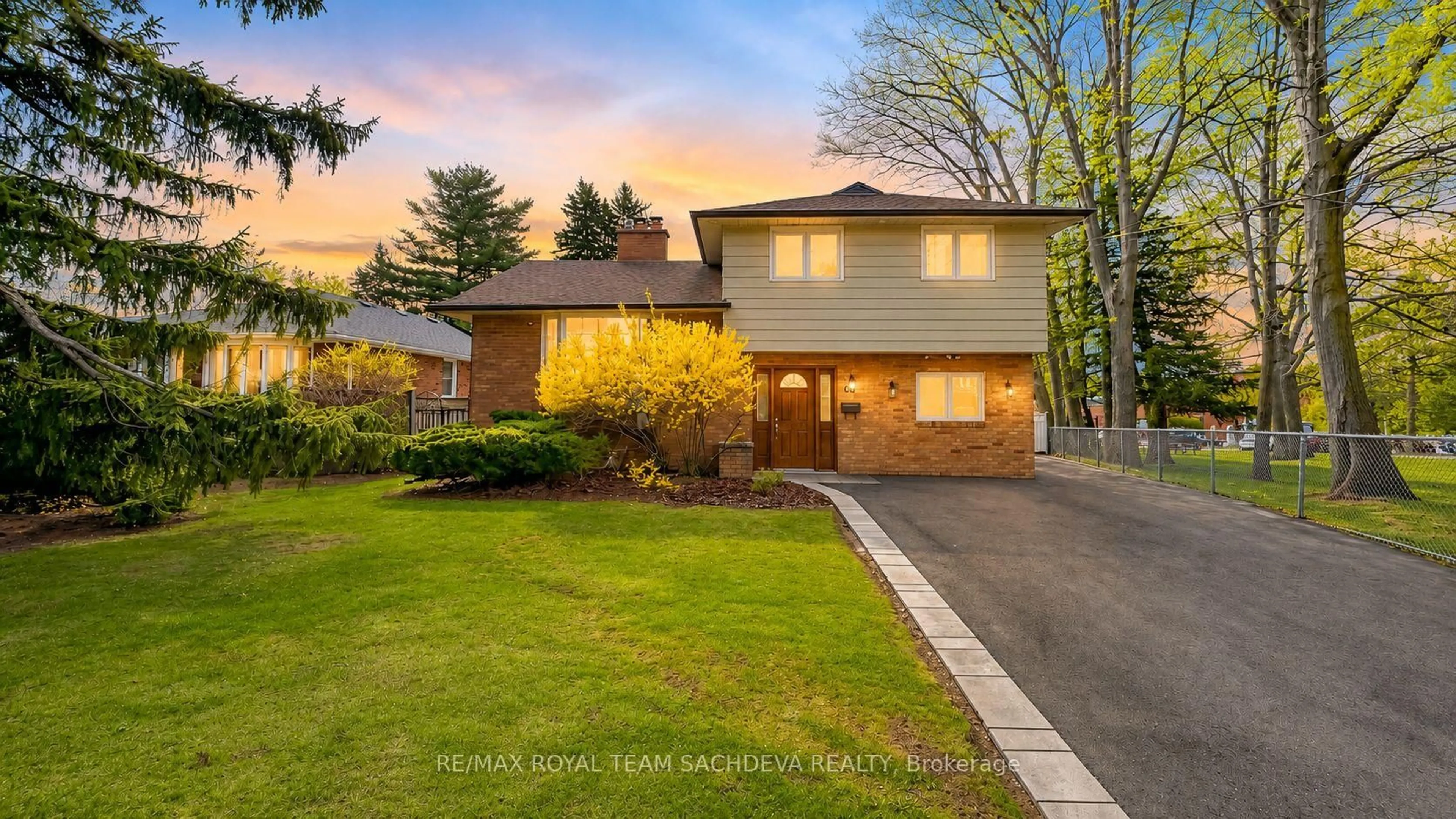 Home with vinyl exterior material, street for 63 Lawson Rd, Toronto Ontario M1C 2J1