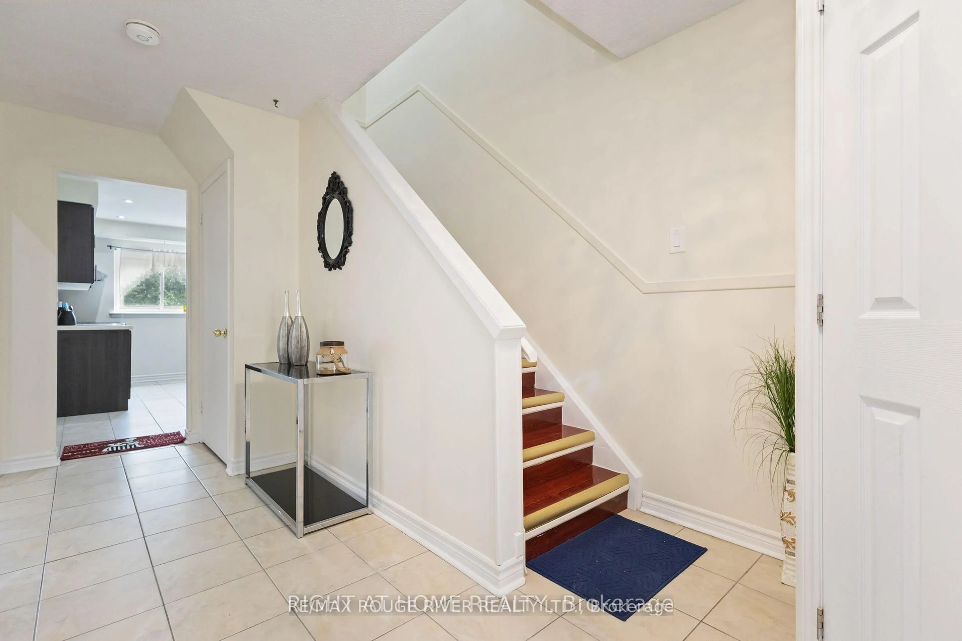 Indoor foyer for 77 Lowry Sq, Toronto Ontario M1B 1N7