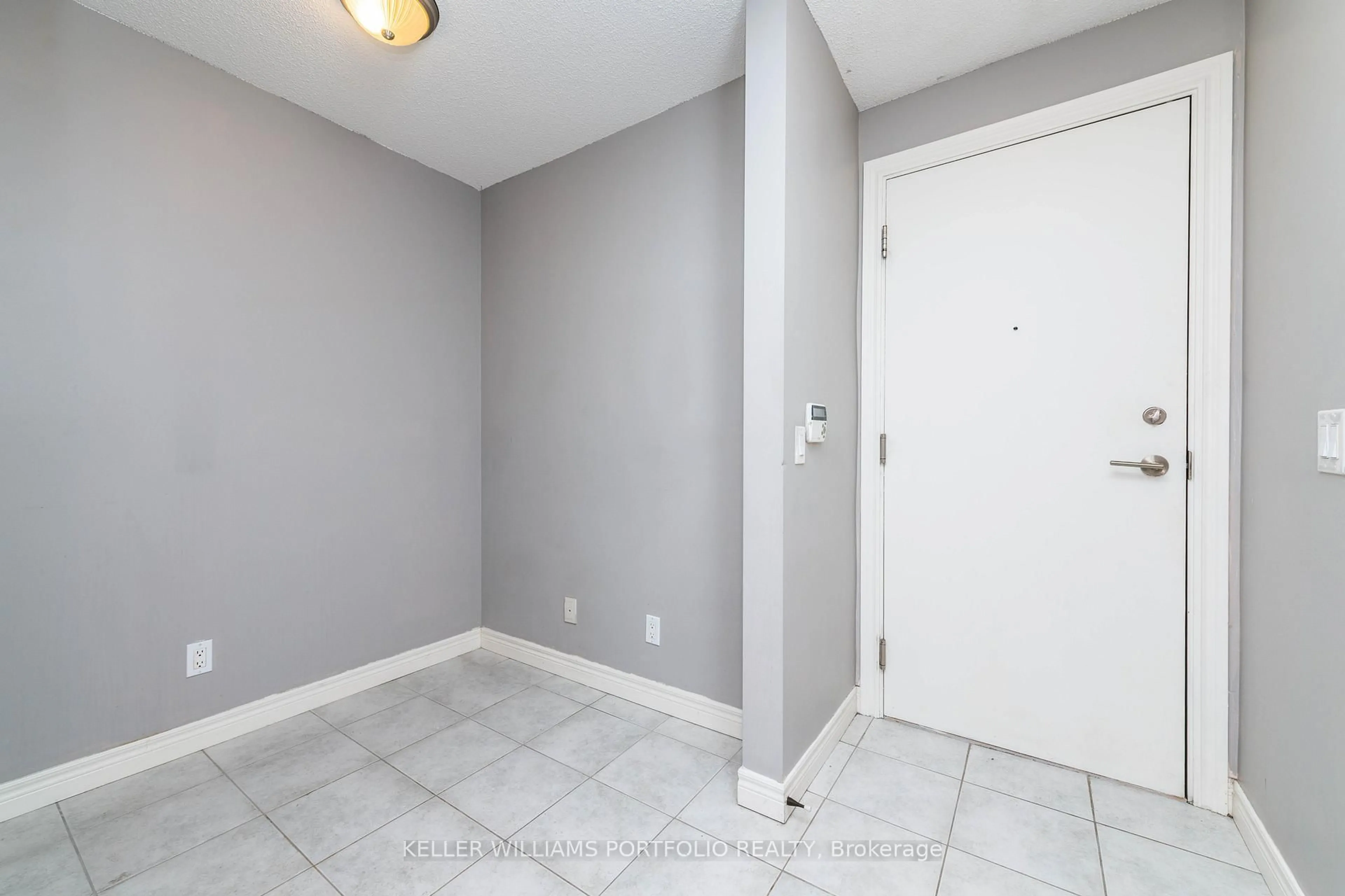 Indoor entryway for 70 Town Centre Crt #806, Toronto Ontario M1P 0B2