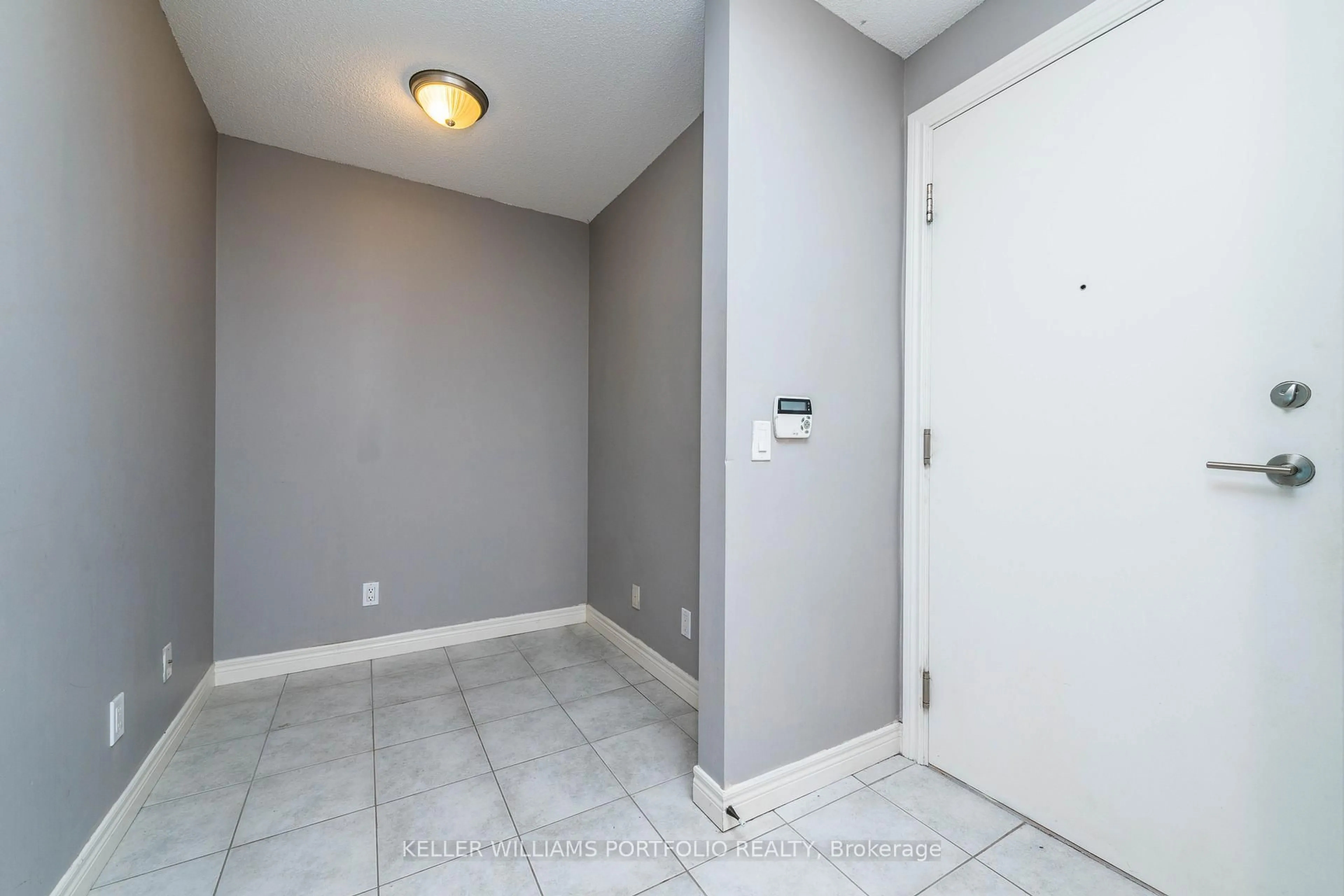 Indoor entryway for 70 Town Centre Crt #806, Toronto Ontario M1P 0B2