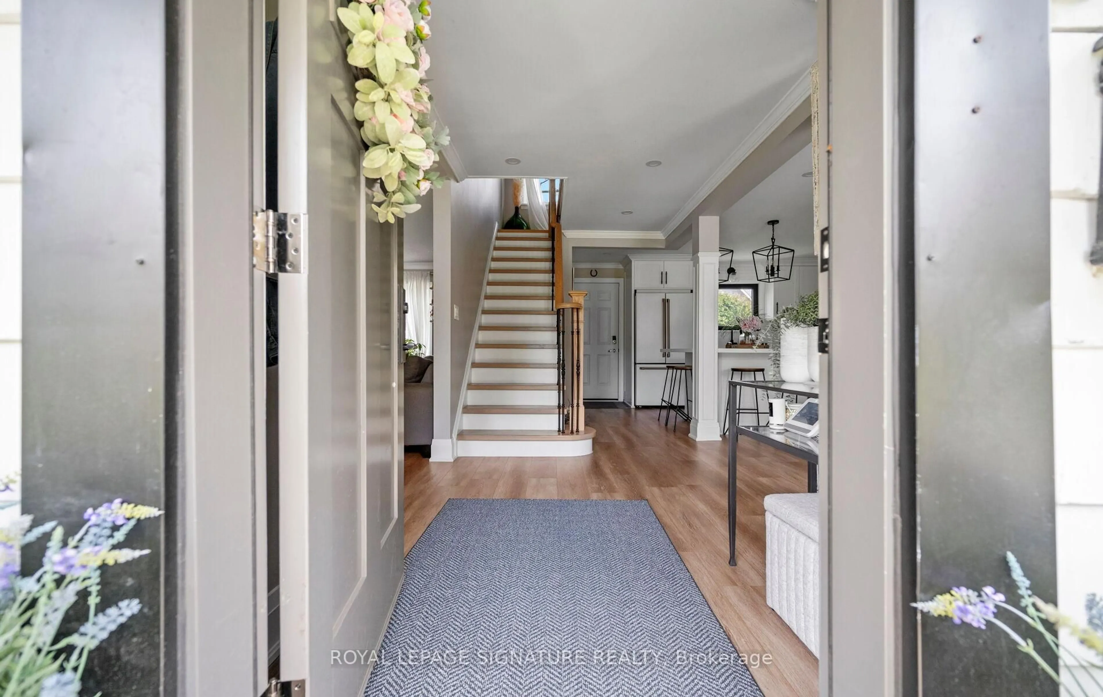 Indoor entryway for 773 Masson St, Oshawa Ontario L1G 5A7