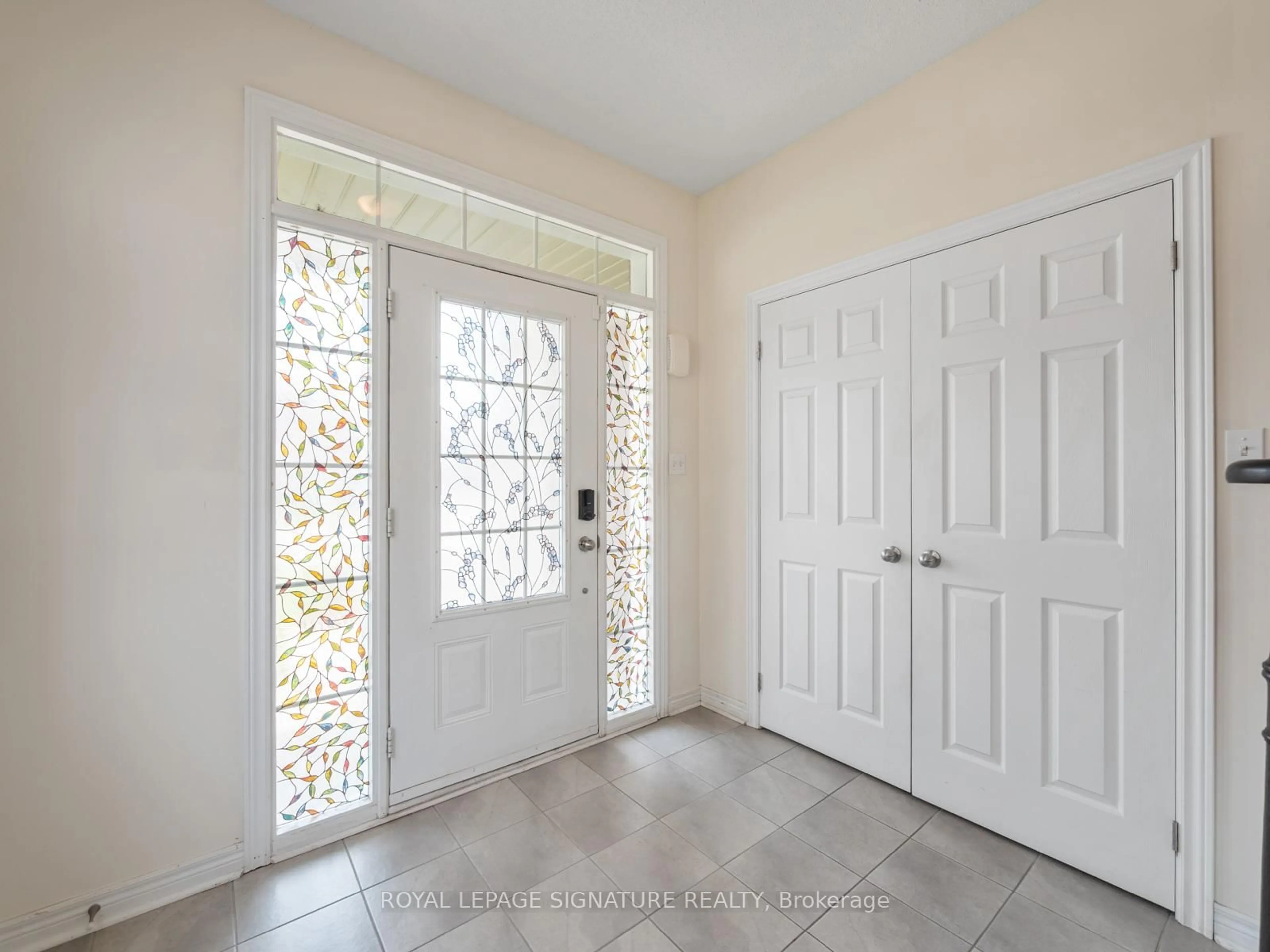 Indoor entryway for 30 Westover Dr, Clarington Ontario L1C 0G5