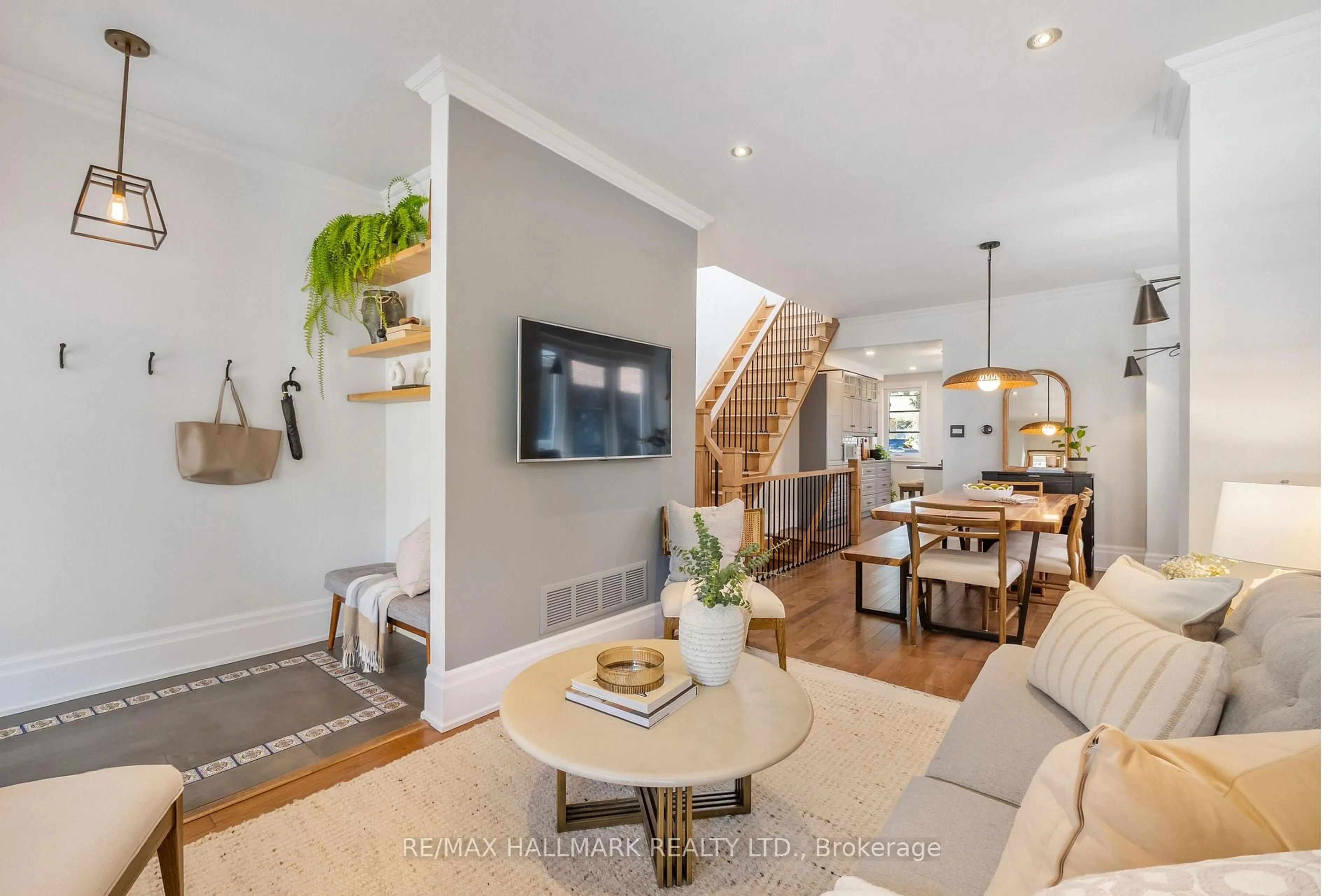Unknown for 272 Kenilworth Ave, Toronto Ontario M4L 3S8