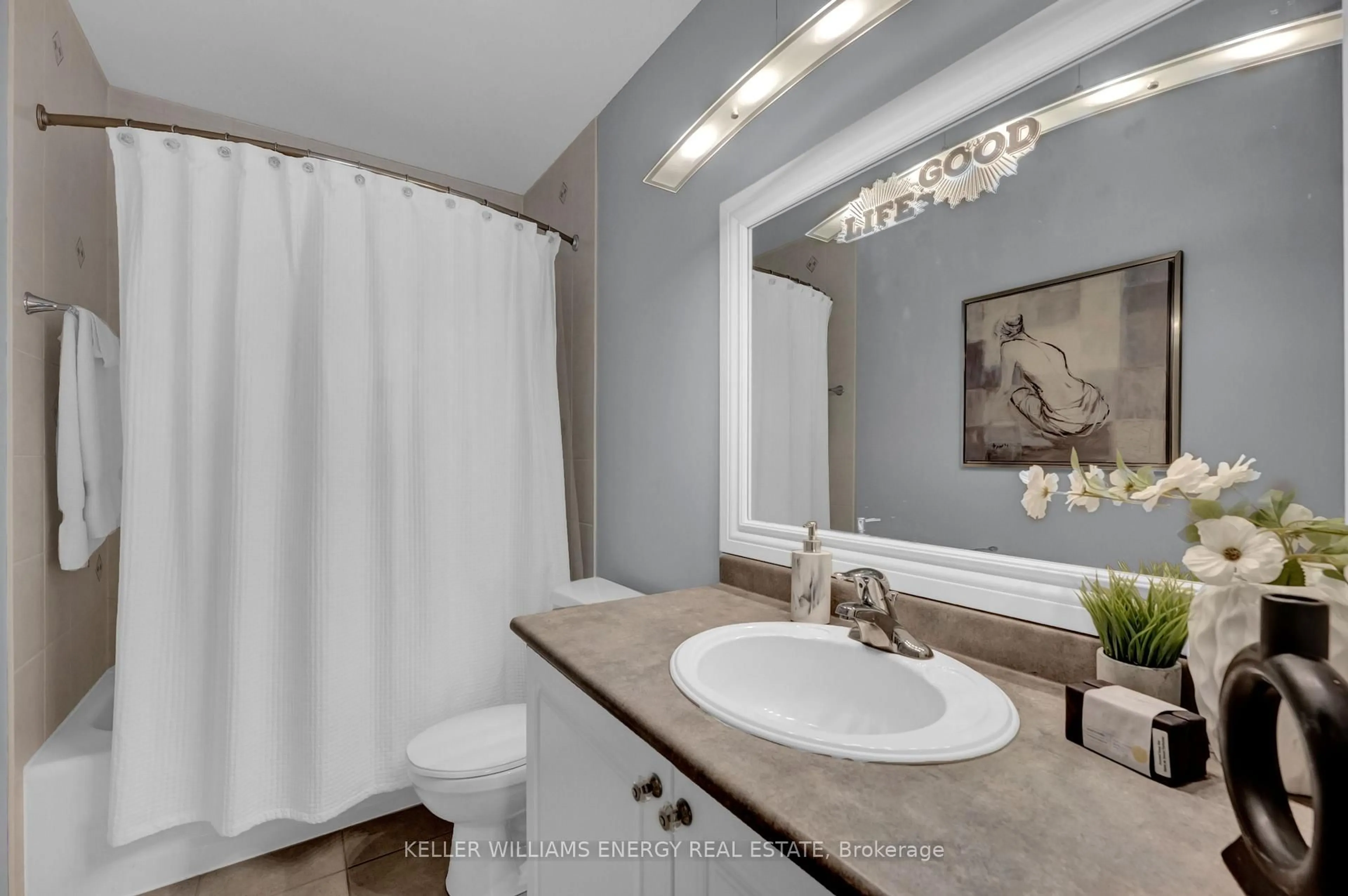 Standard bathroom, ceramic/tile floor for 1307 MacInally Crt, Oshawa Ontario L1K 0B6