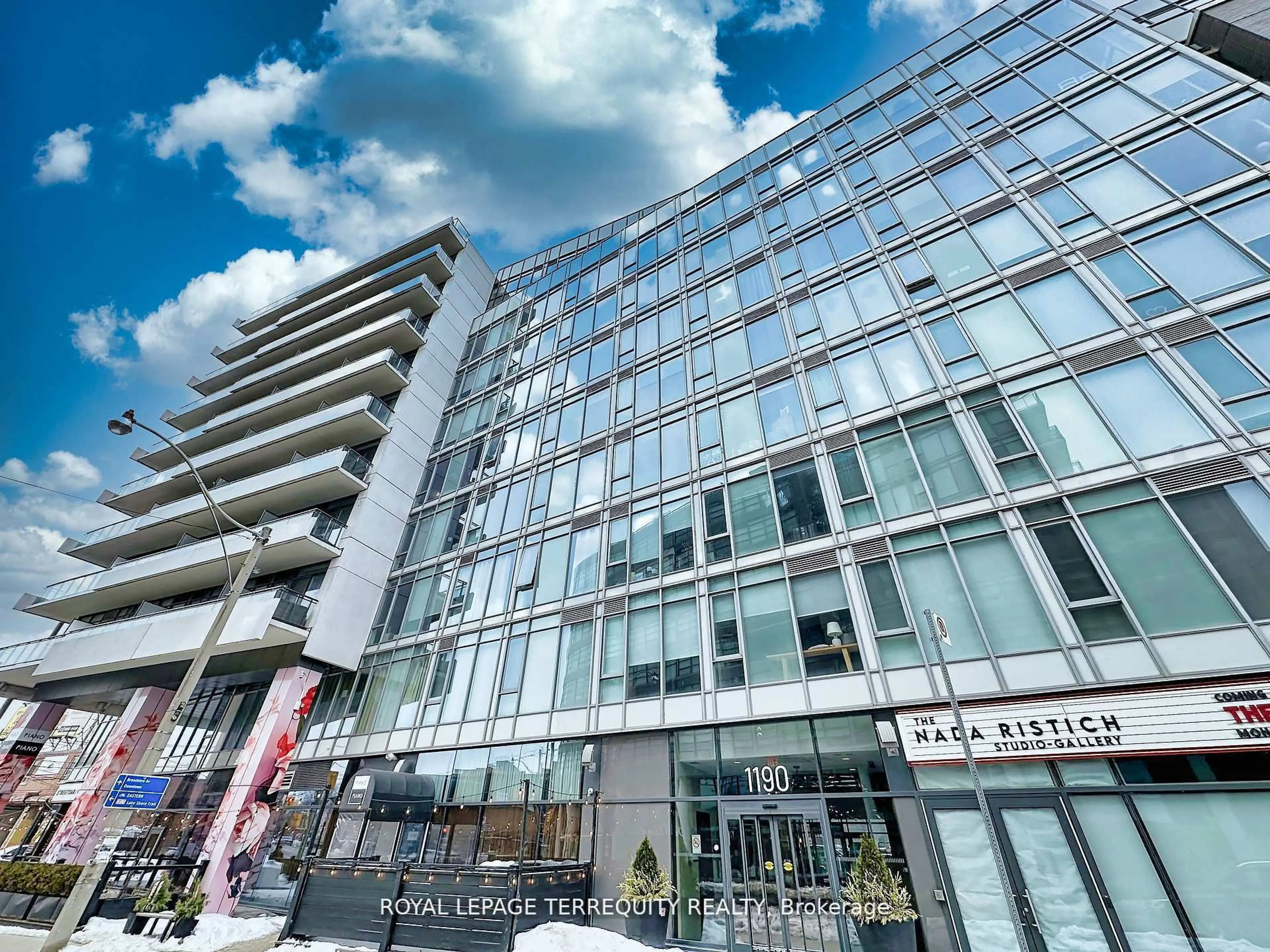 Indoor foyer for 1190 Dundas St #510, Toronto Ontario M4M 0C5