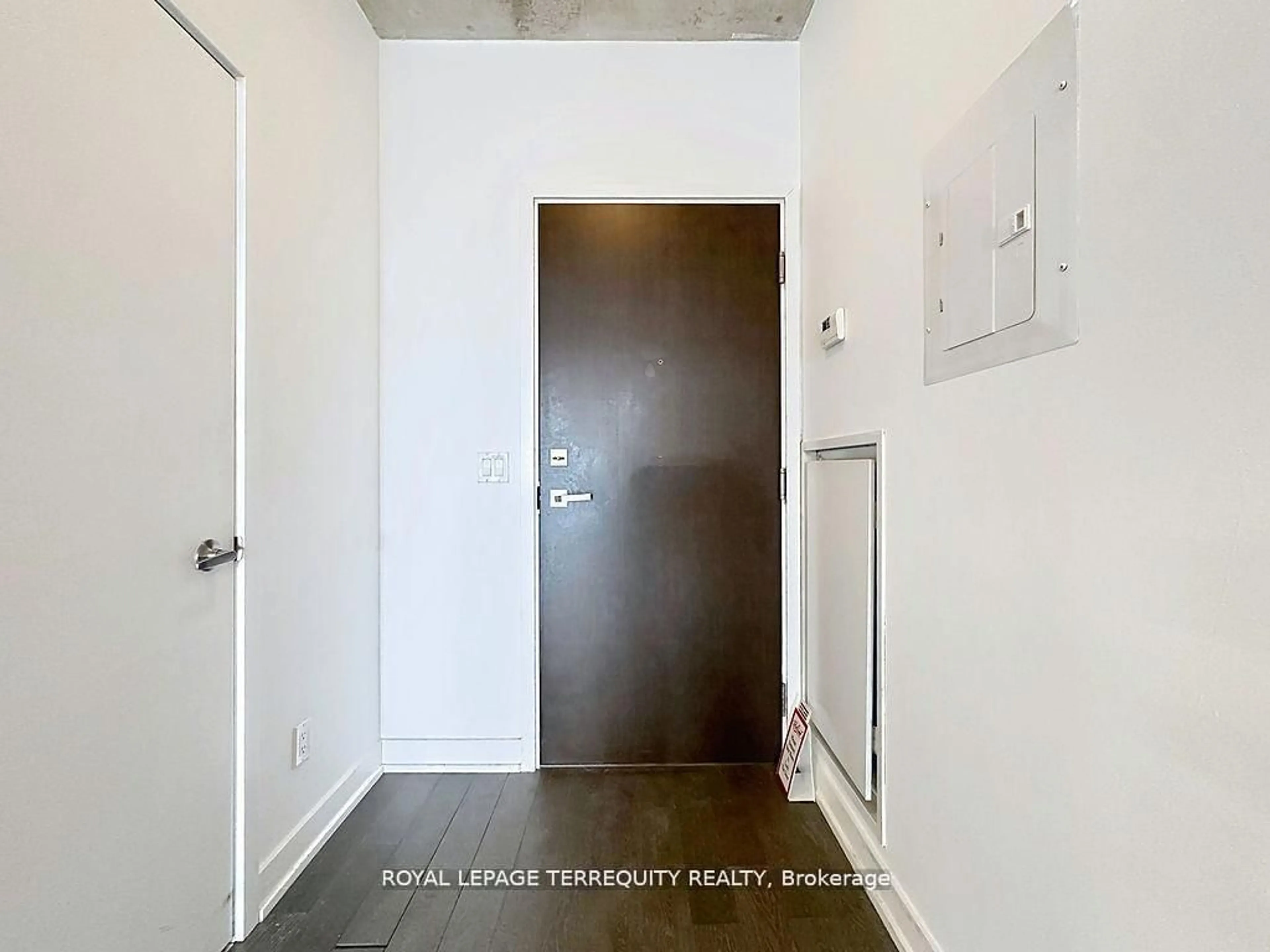 Indoor entryway for 1190 Dundas St #510, Toronto Ontario M4M 0C5