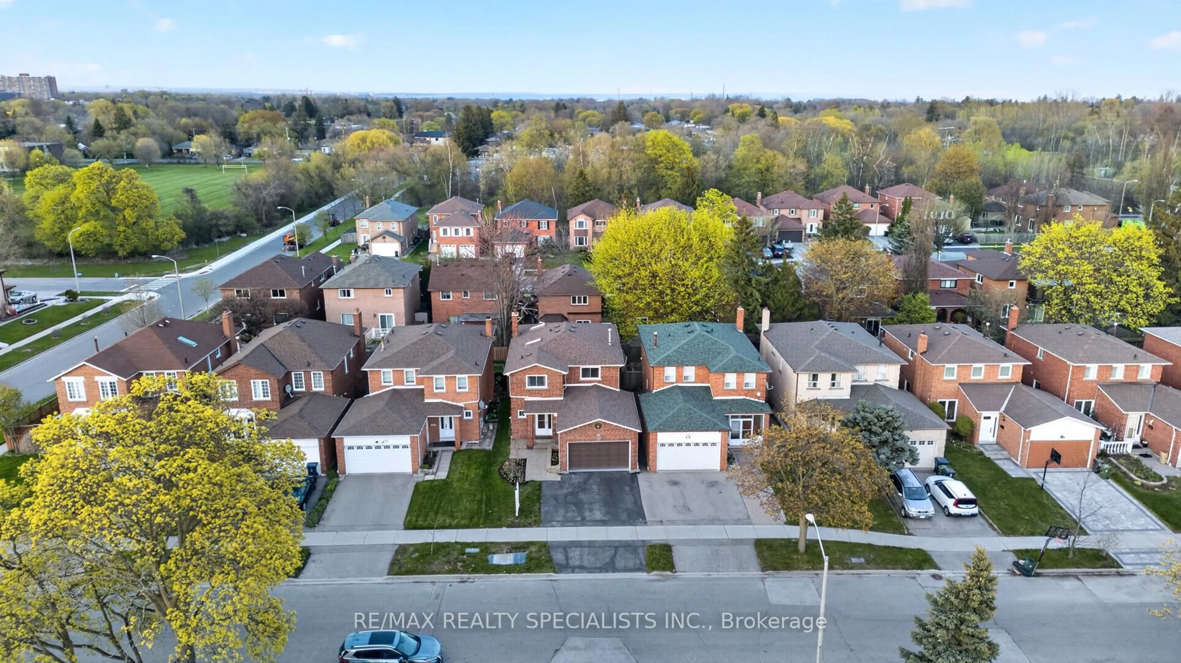 A pic from outside/outdoor area/front of a property/back of a property/a pic from drone, street for 17 Payzac Ave, Toronto Ontario M1E 5A7