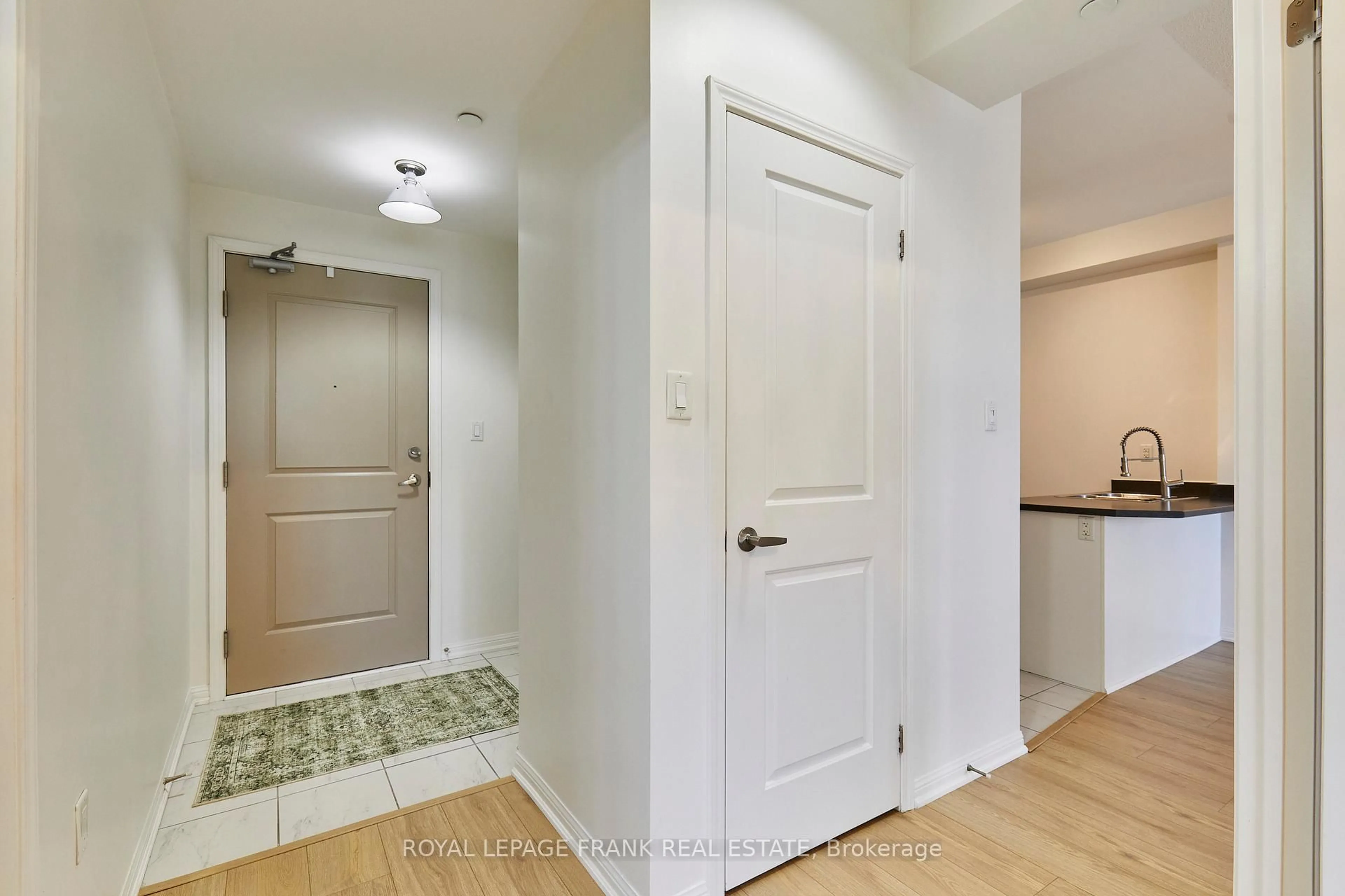 Indoor entryway for 84 Aspen Springs Dr #112, Clarington Ontario L1C 0V3