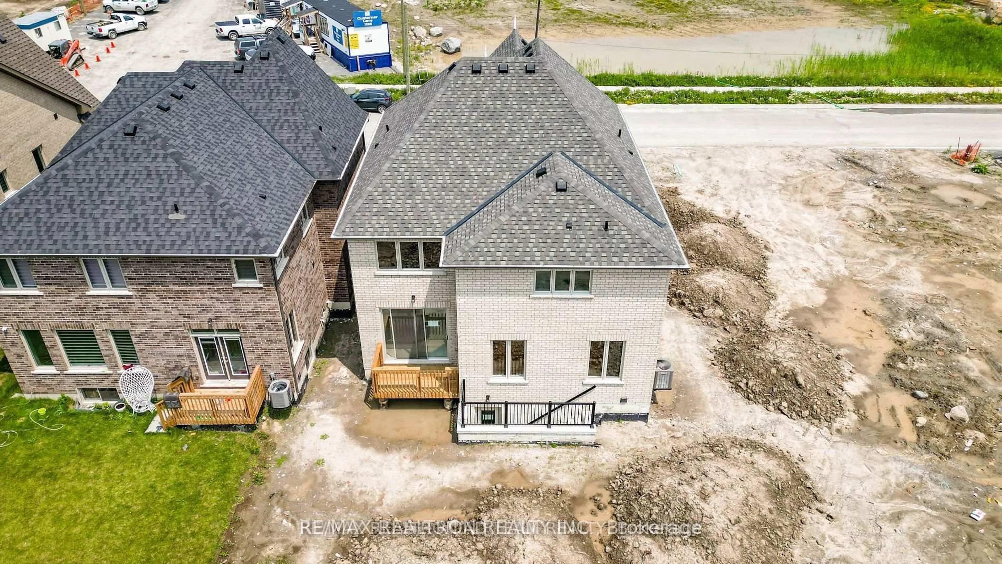 A pic from outside/outdoor area/front of a property/back of a property/a pic from drone, building for 107 Marcel Brunelle Dr, Whitby Ontario L1P 0G7