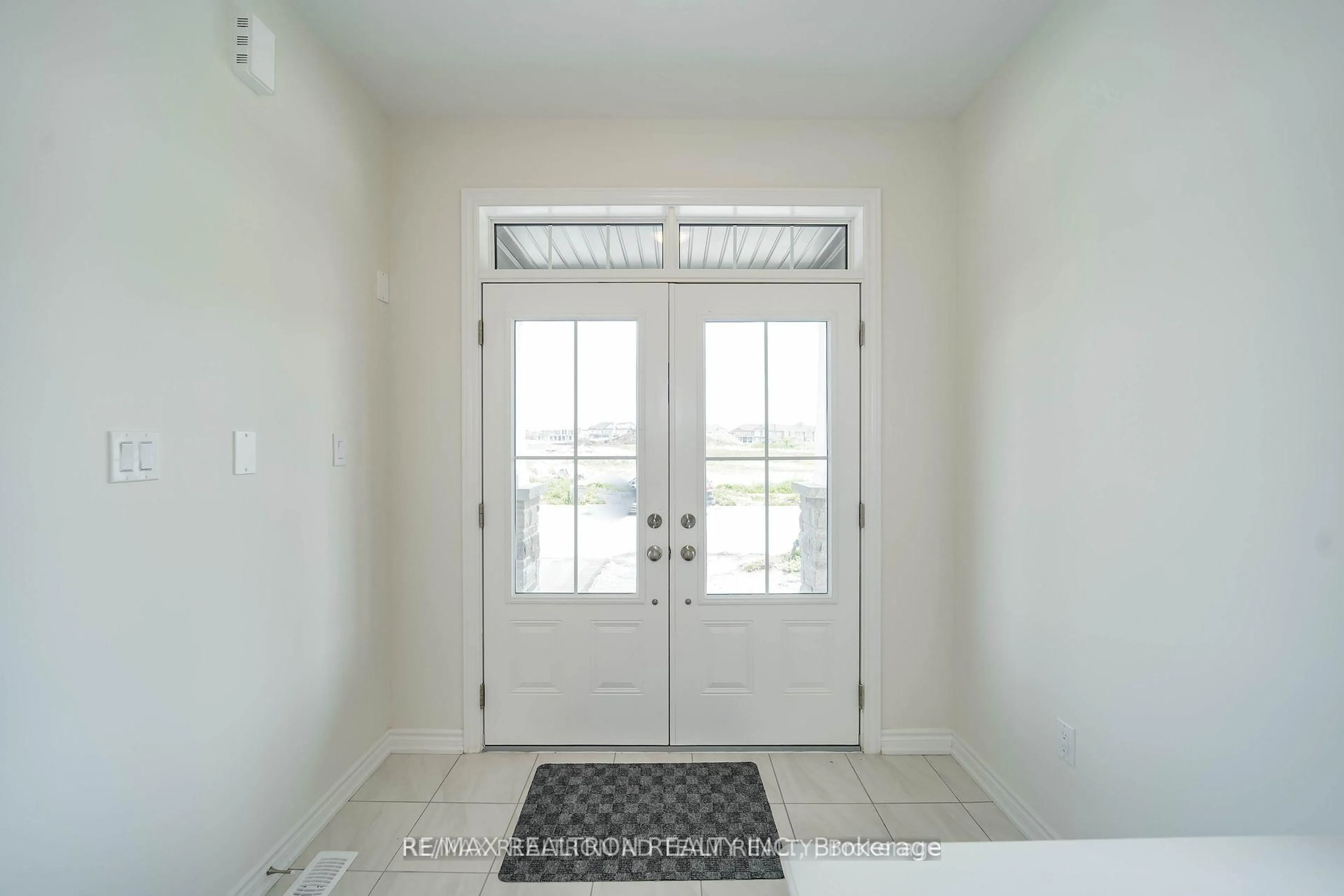 Indoor entryway for 107 Marcel Brunelle Dr, Whitby Ontario L1P 0G7