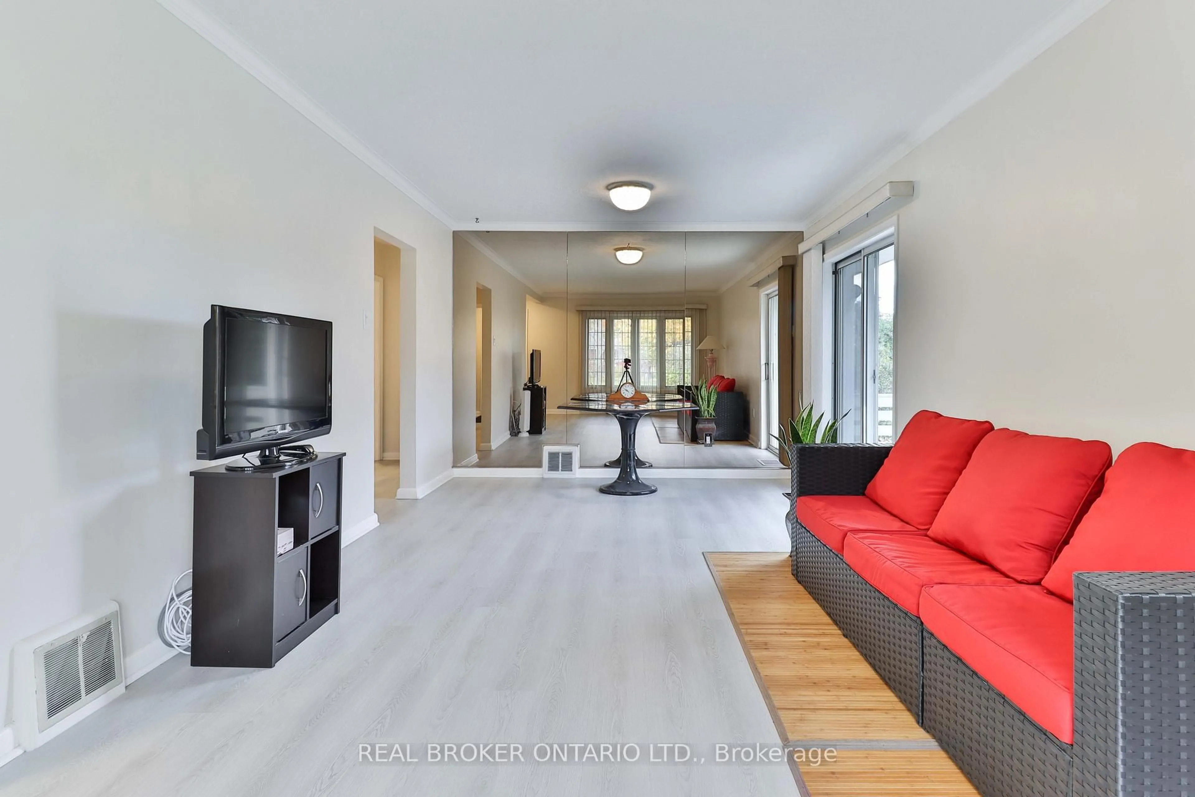 Living room with furniture, unknown for 32 Christina Cres, Toronto Ontario M1R 4H6
