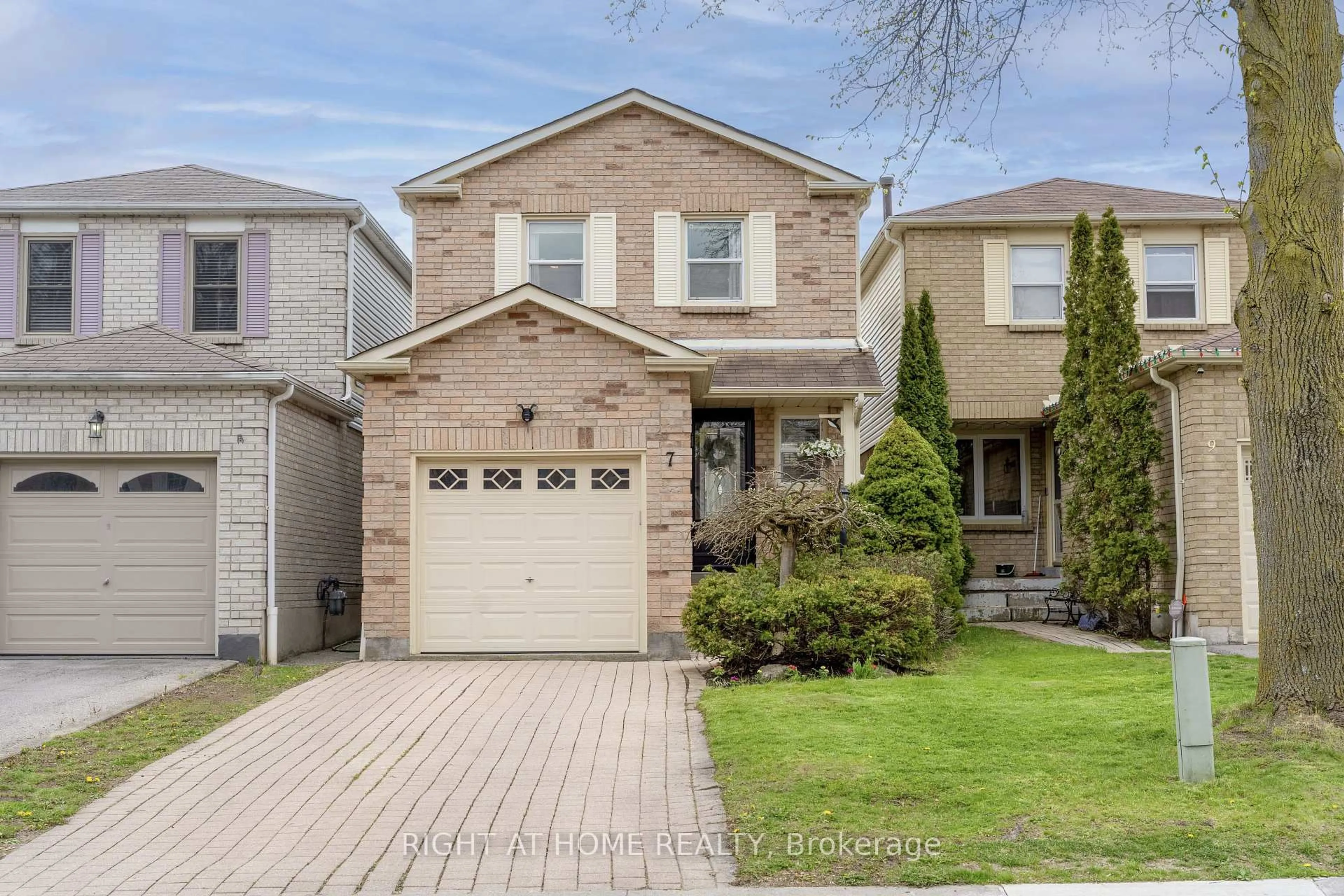 Home with brick exterior material, street for 7 Drew Crt, Whitby Ontario L1N 8X6