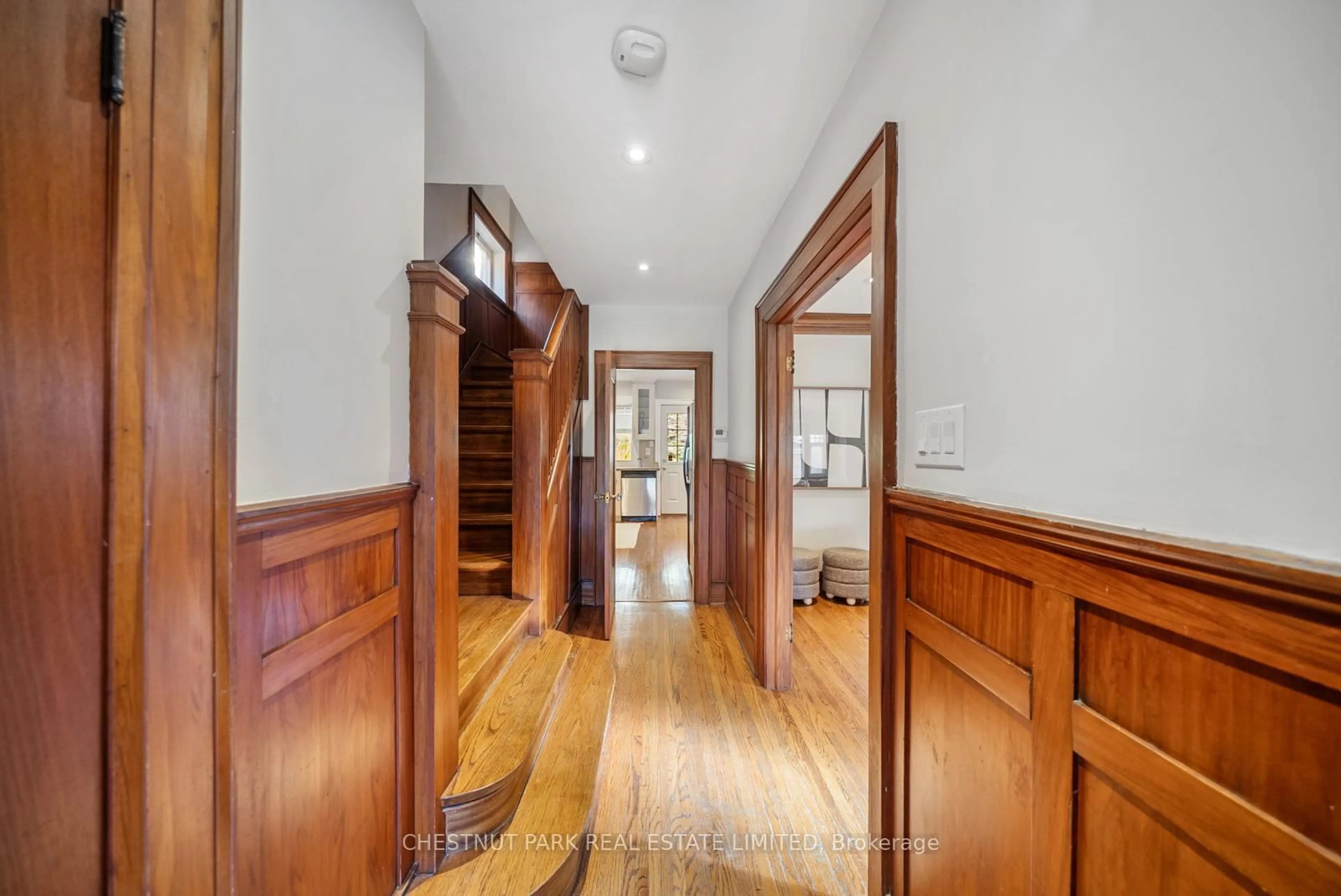 Indoor foyer for 17 Glen Stewart Ave, Toronto Ontario M4E 1P6