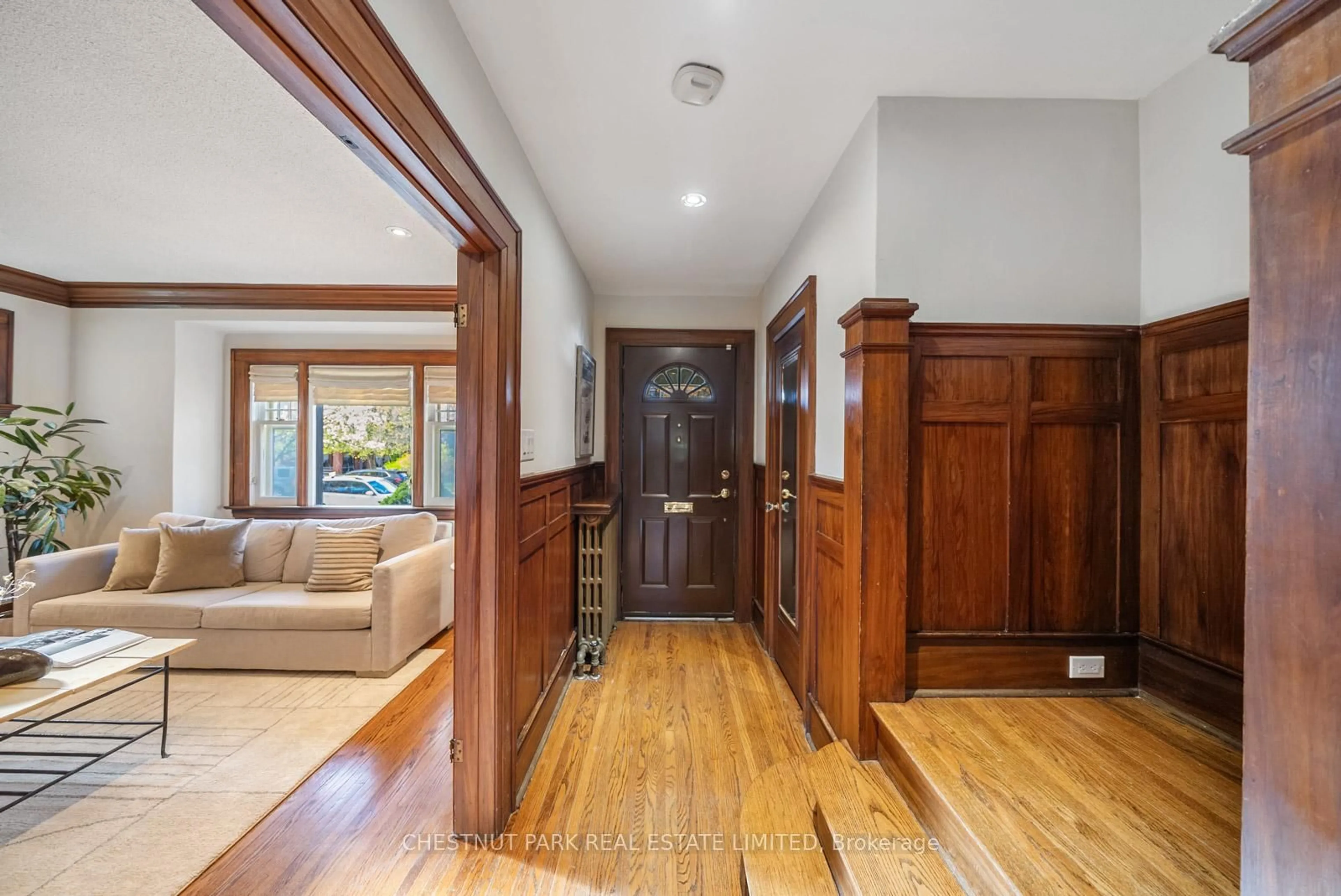 Indoor foyer for 17 Glen Stewart Ave, Toronto Ontario M4E 1P6