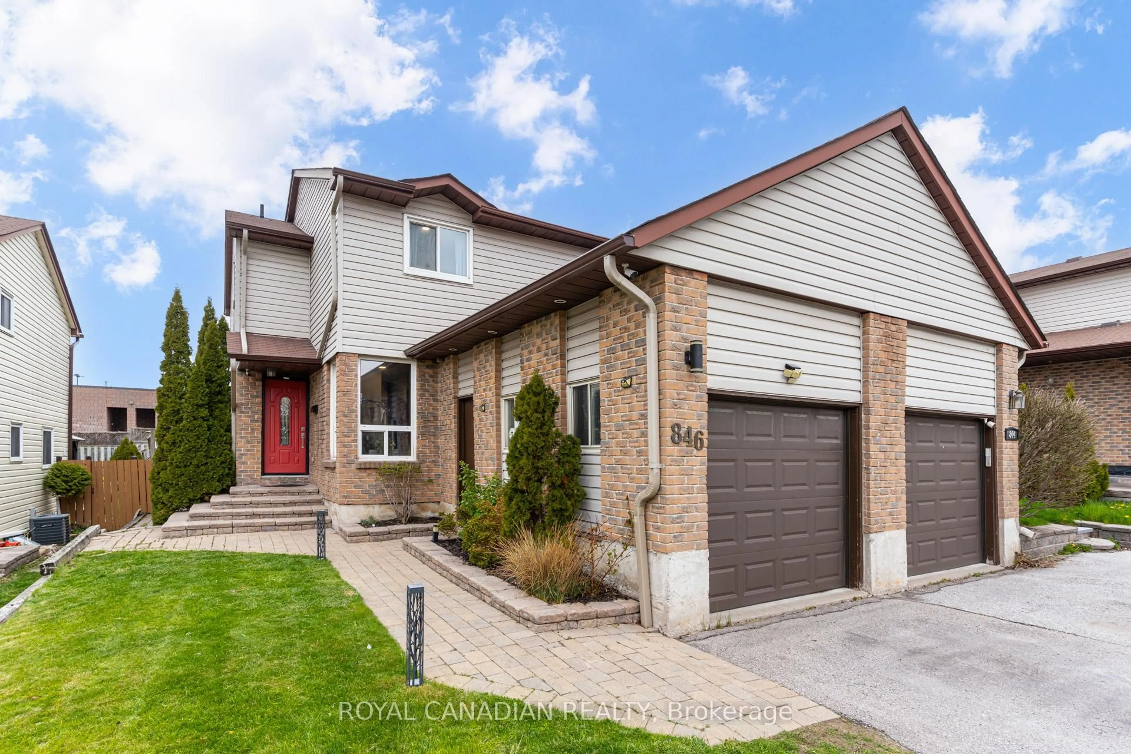 Home with brick exterior material, street for 846 Monaghan Ave, Oshawa Ontario L1J 6Z4