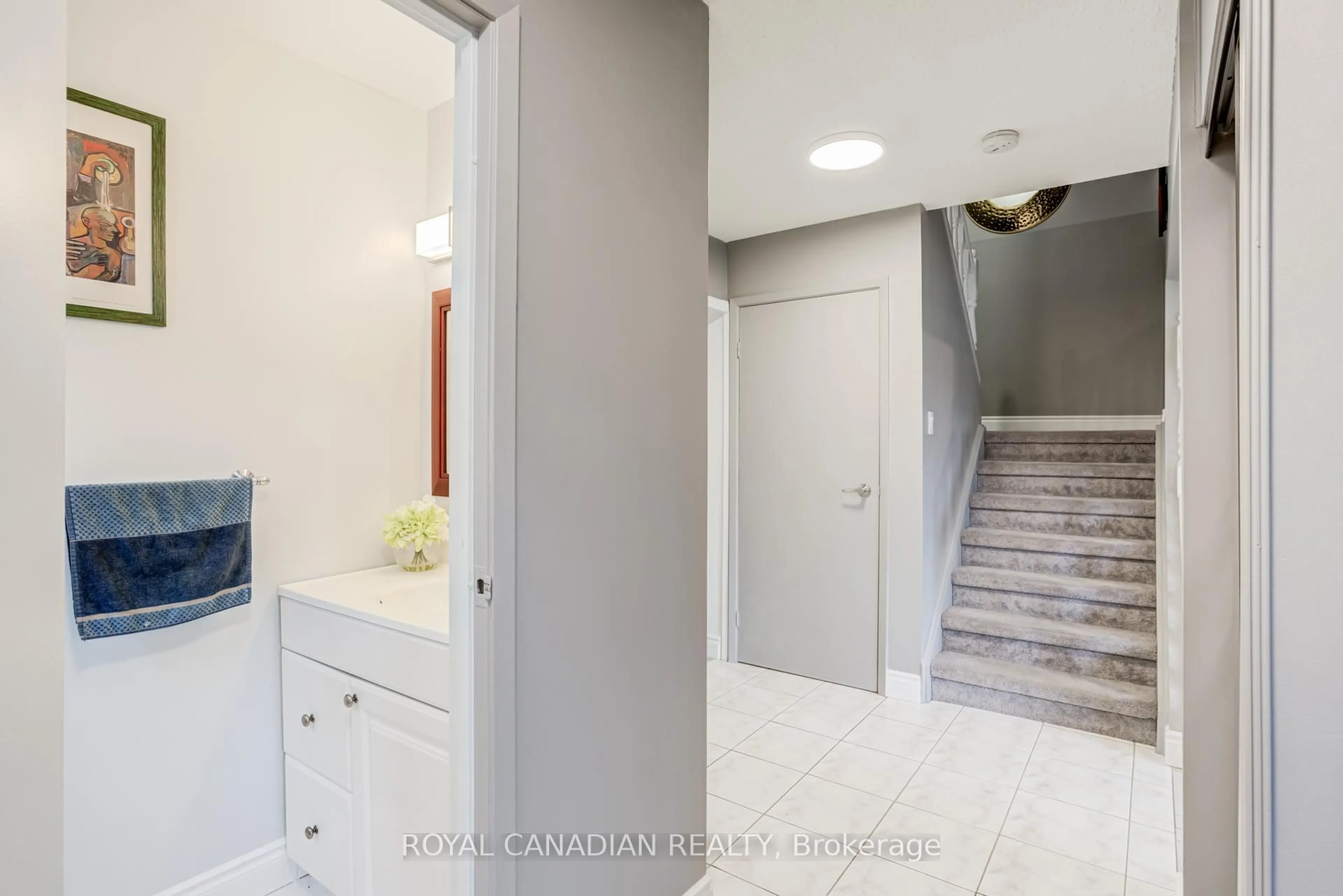 Indoor entryway for 846 Monaghan Ave, Oshawa Ontario L1J 6Z4