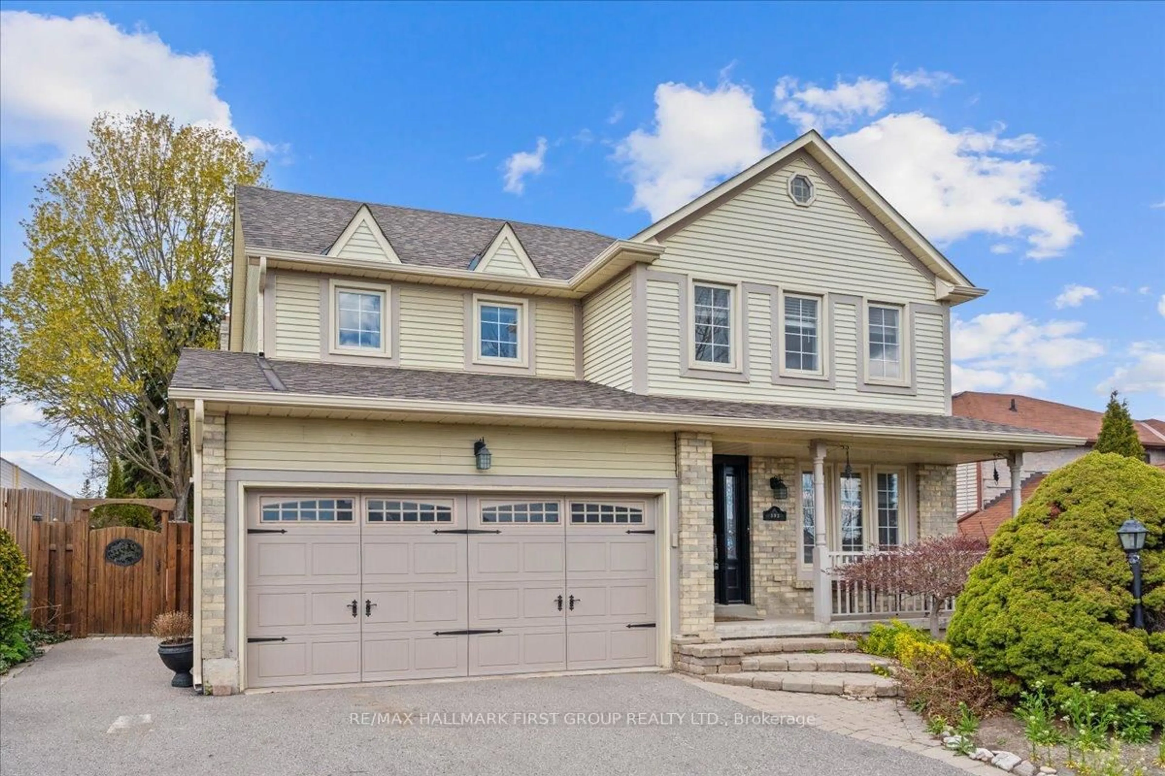 Home with vinyl exterior material, street for 593 Prestwick Dr, Oshawa Ontario L1J 7P5