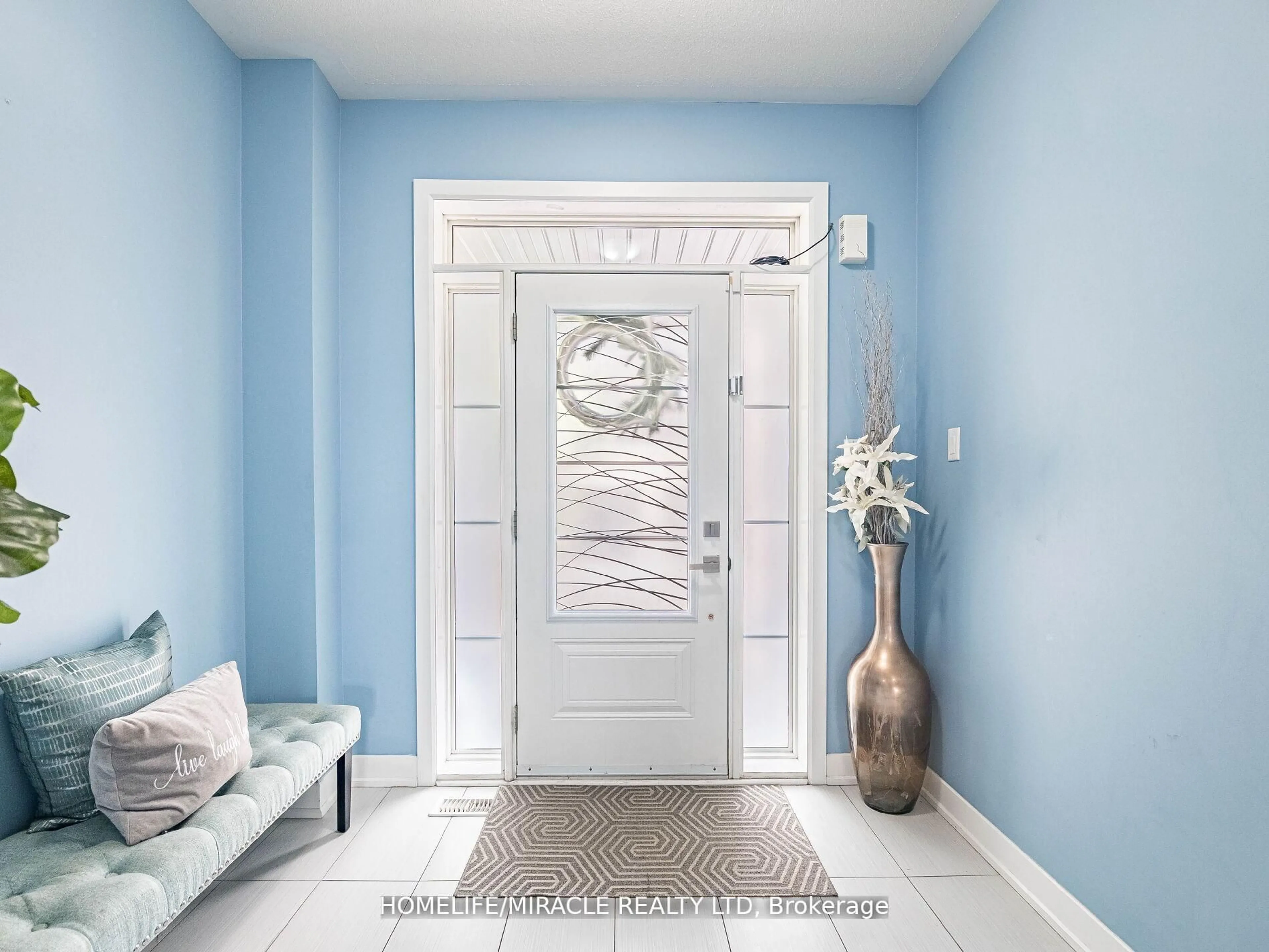 Indoor entryway for 28 Donald Fleming Way #147, Whitby Ontario L1R 0N8
