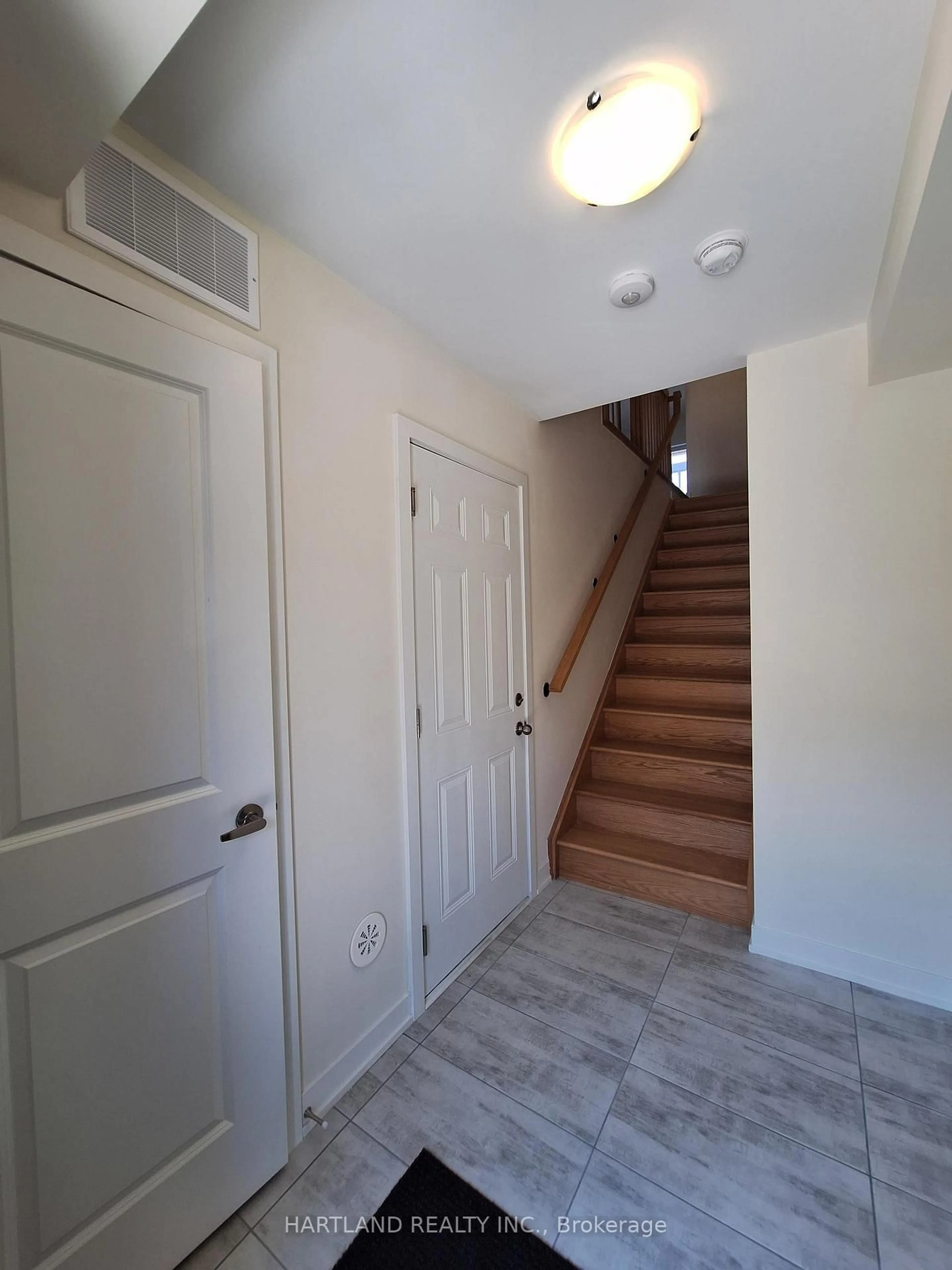 Unknown for 1695 Dersan St #1202, Pickering Ontario L1X 0S9