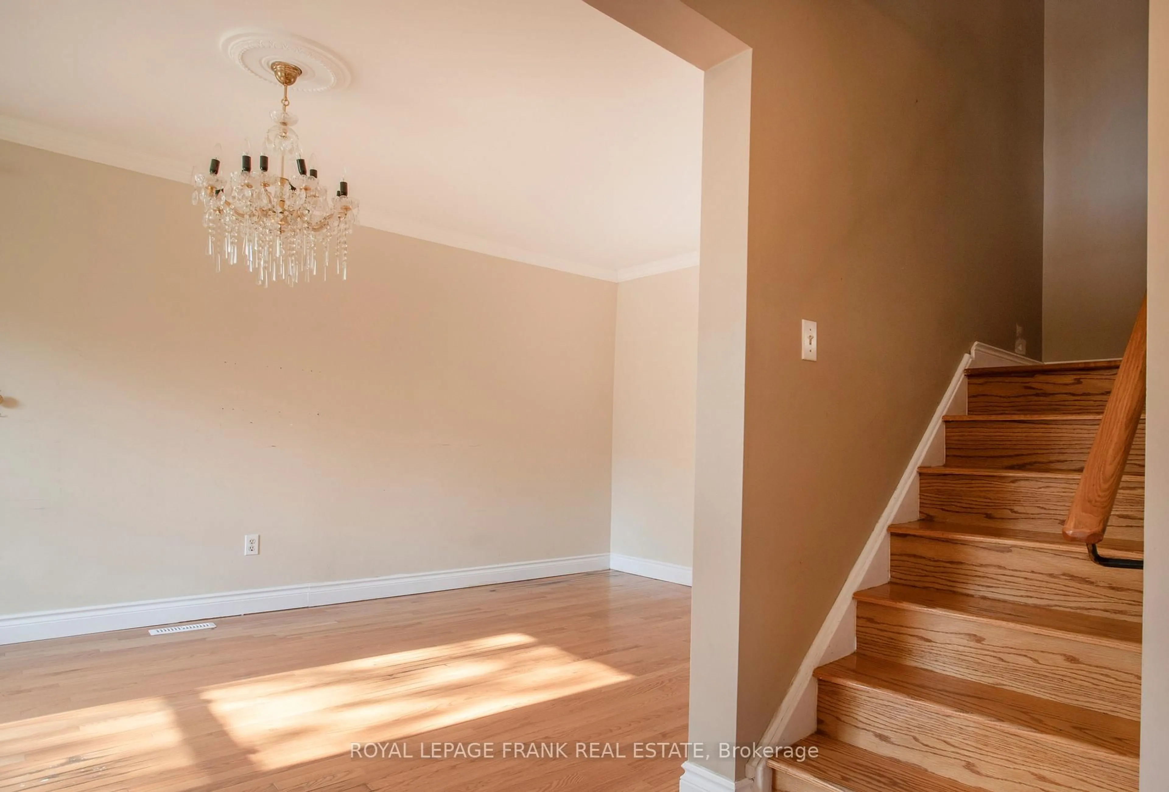 Indoor entryway for 90 Hillhurst Cres, Clarington Ontario L1E 2A3