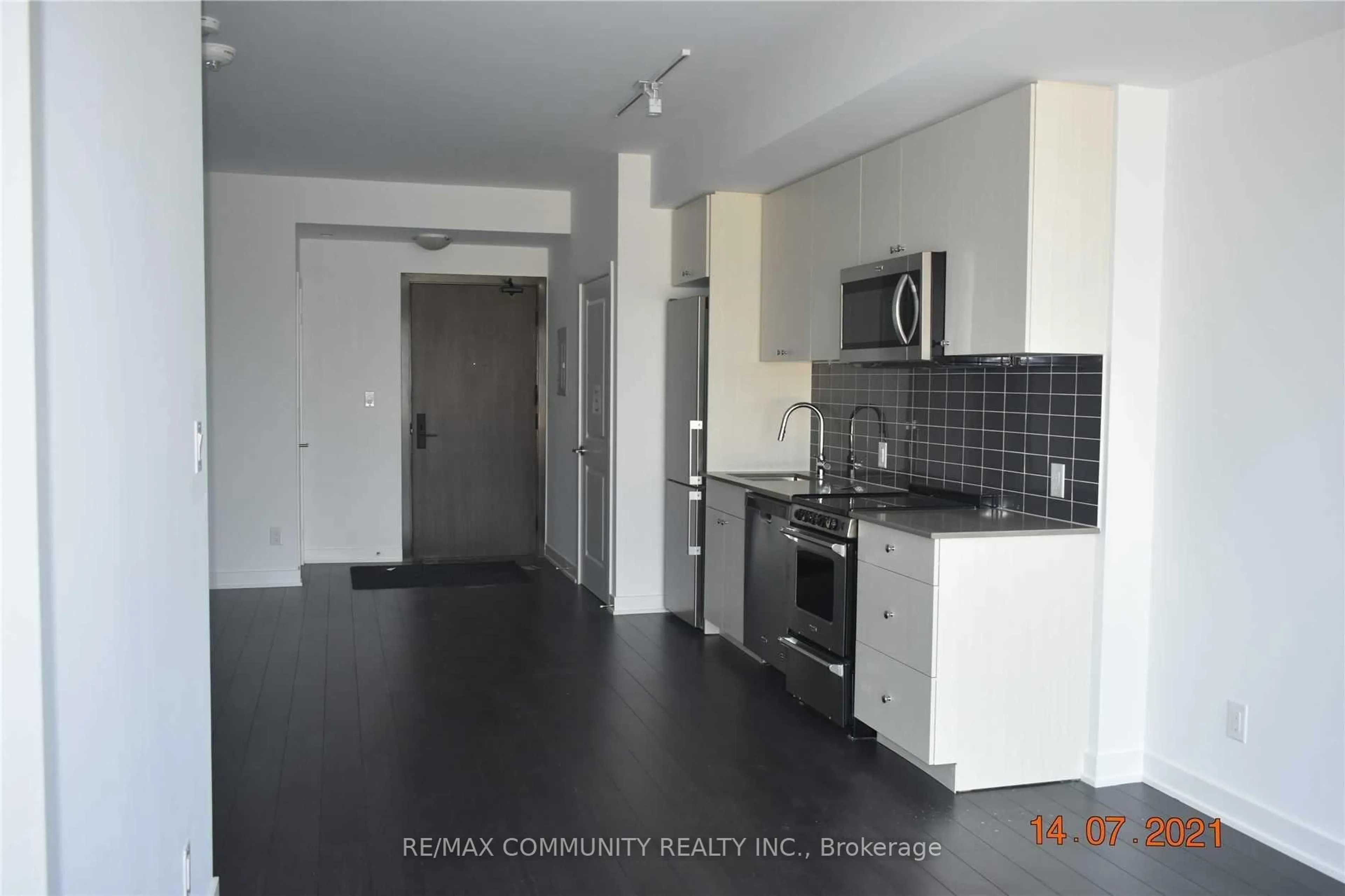 Standard kitchen, unknown for 2799 Kingston Rd #309, Toronto Ontario M1M 0E3