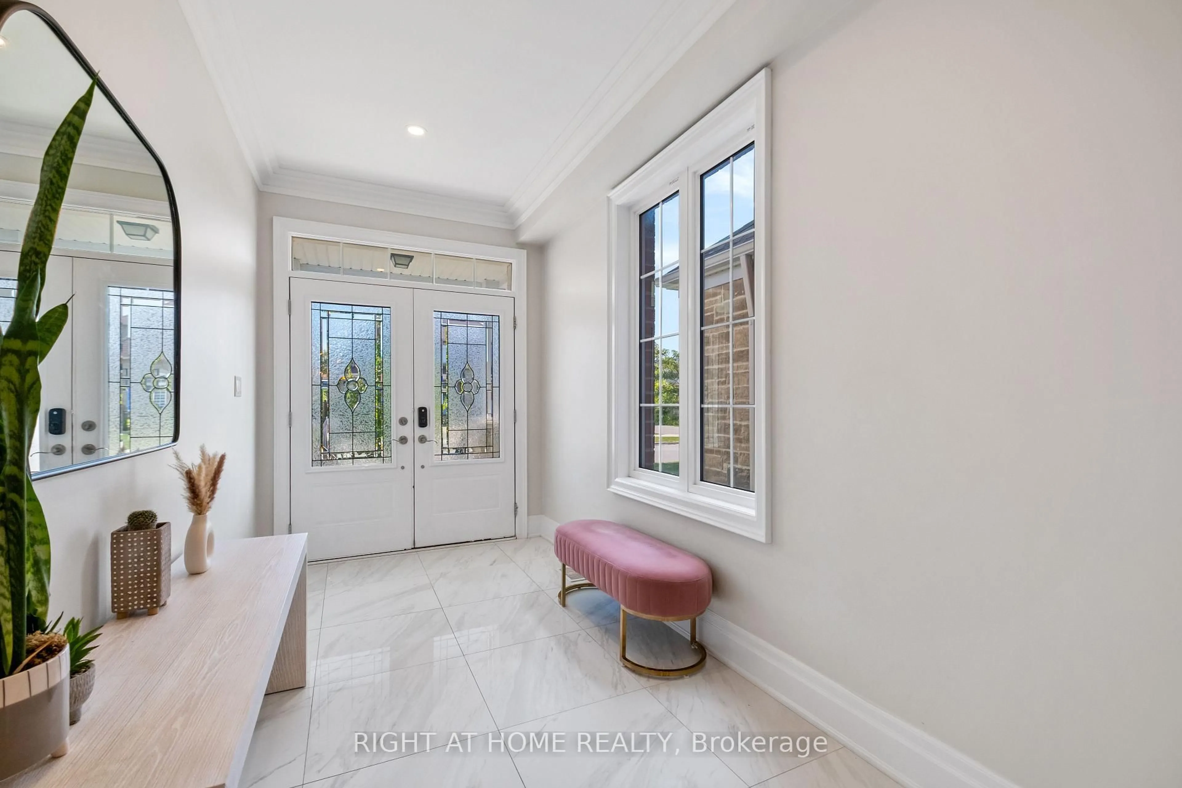 Indoor entryway for 20B Leafield Dr, Toronto Ontario M1W 2T2