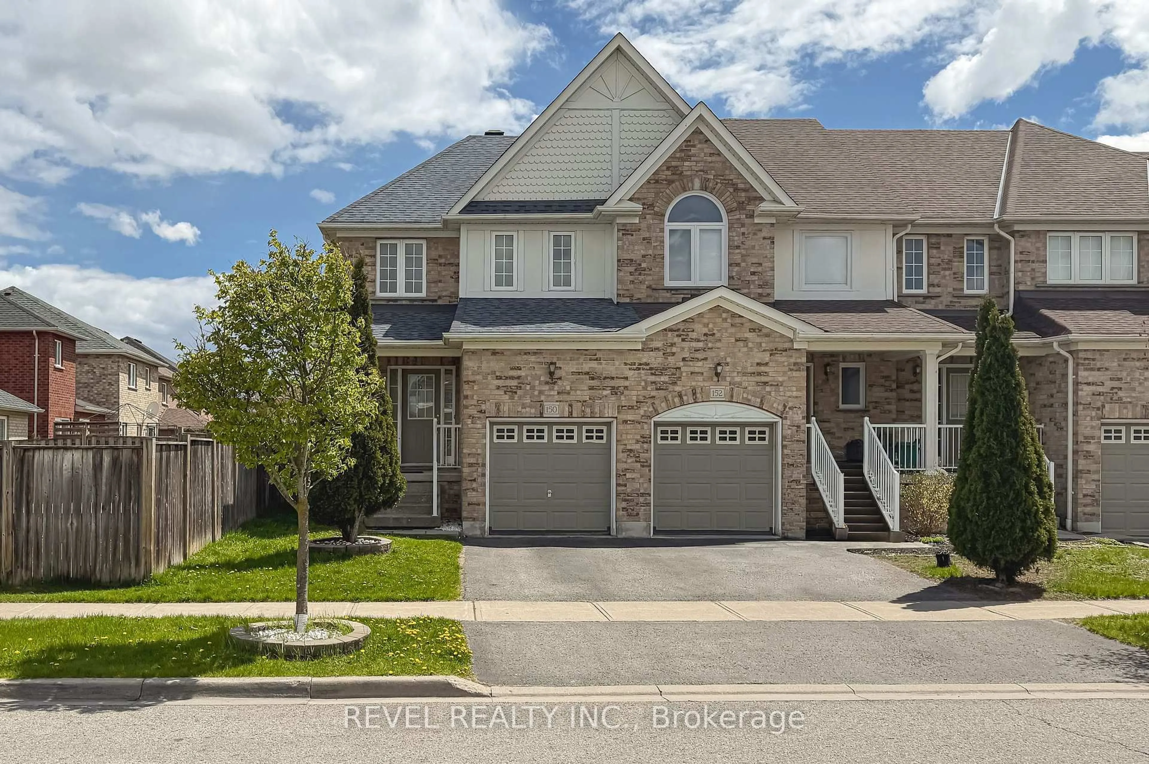 A pic from outside/outdoor area/front of a property/back of a property/a pic from drone, street for 150 Lady May Dr, Whitby Ontario L1R 3M4