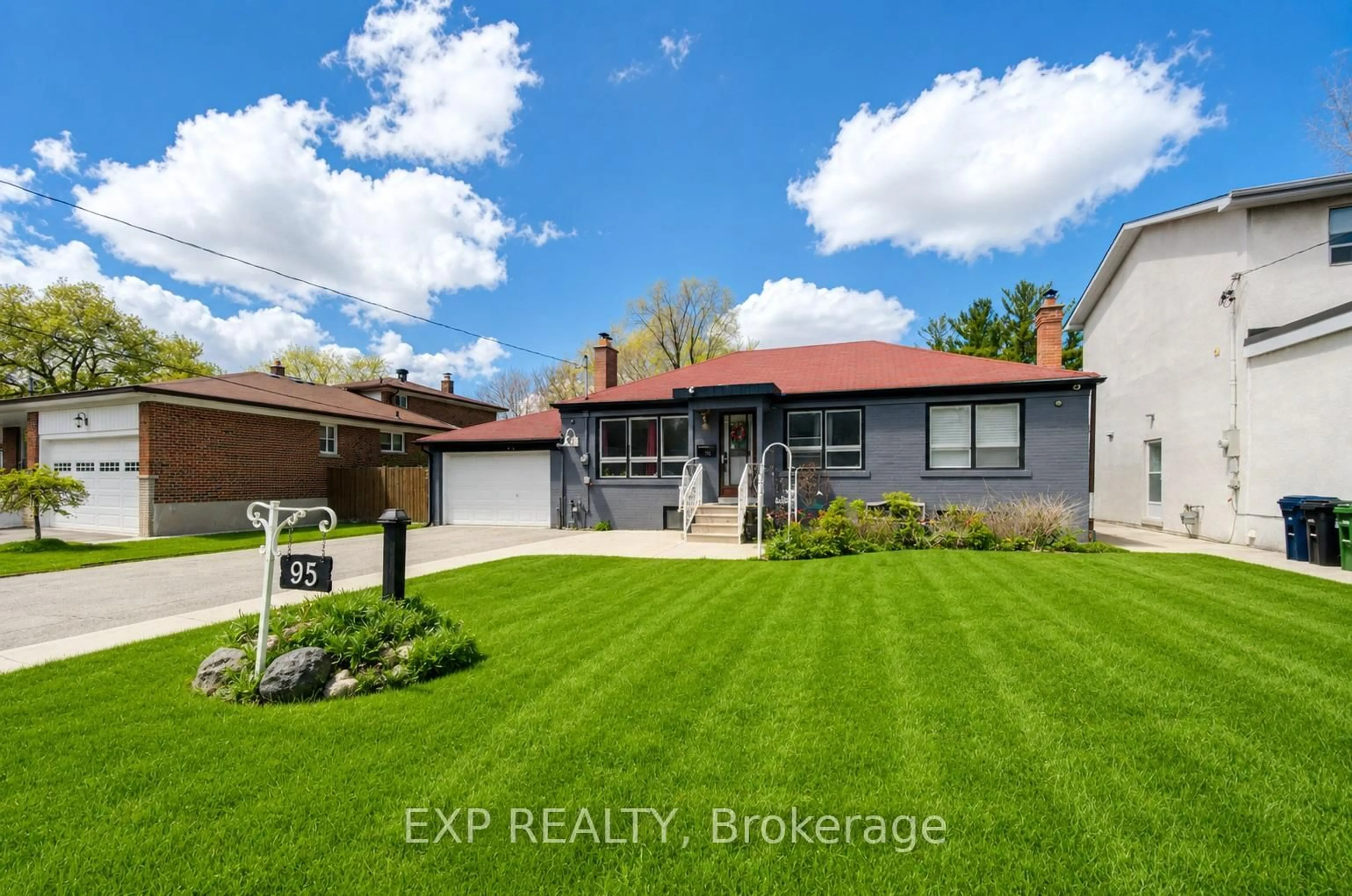 A pic from outside/outdoor area/front of a property/back of a property/a pic from drone, street for 95 Reidmount Ave, Toronto Ontario M1S 1B6
