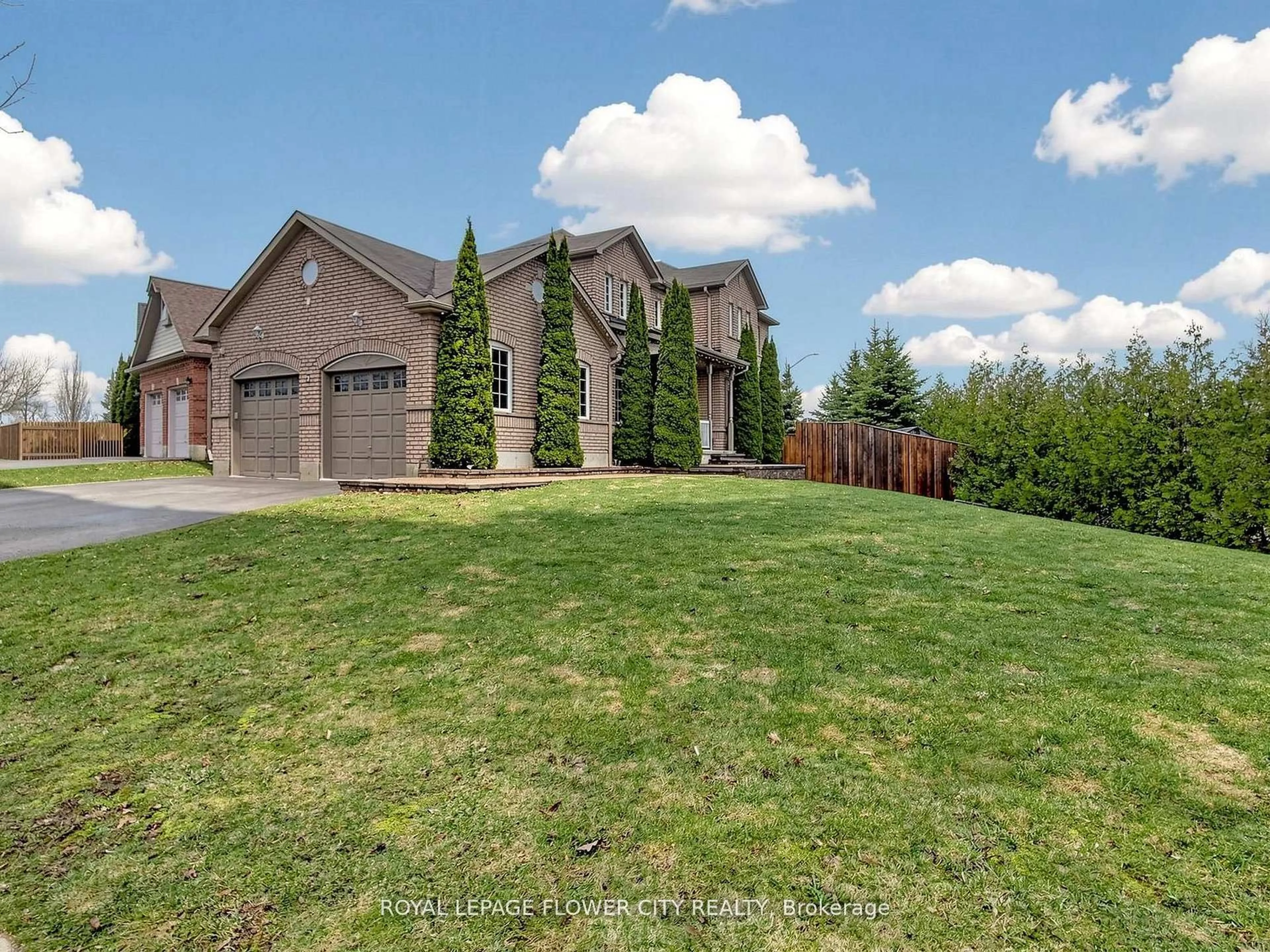 A pic from outside/outdoor area/front of a property/back of a property/a pic from drone, unknown for 2 Don Morris Crt, Clarington Ontario L1C 5P7
