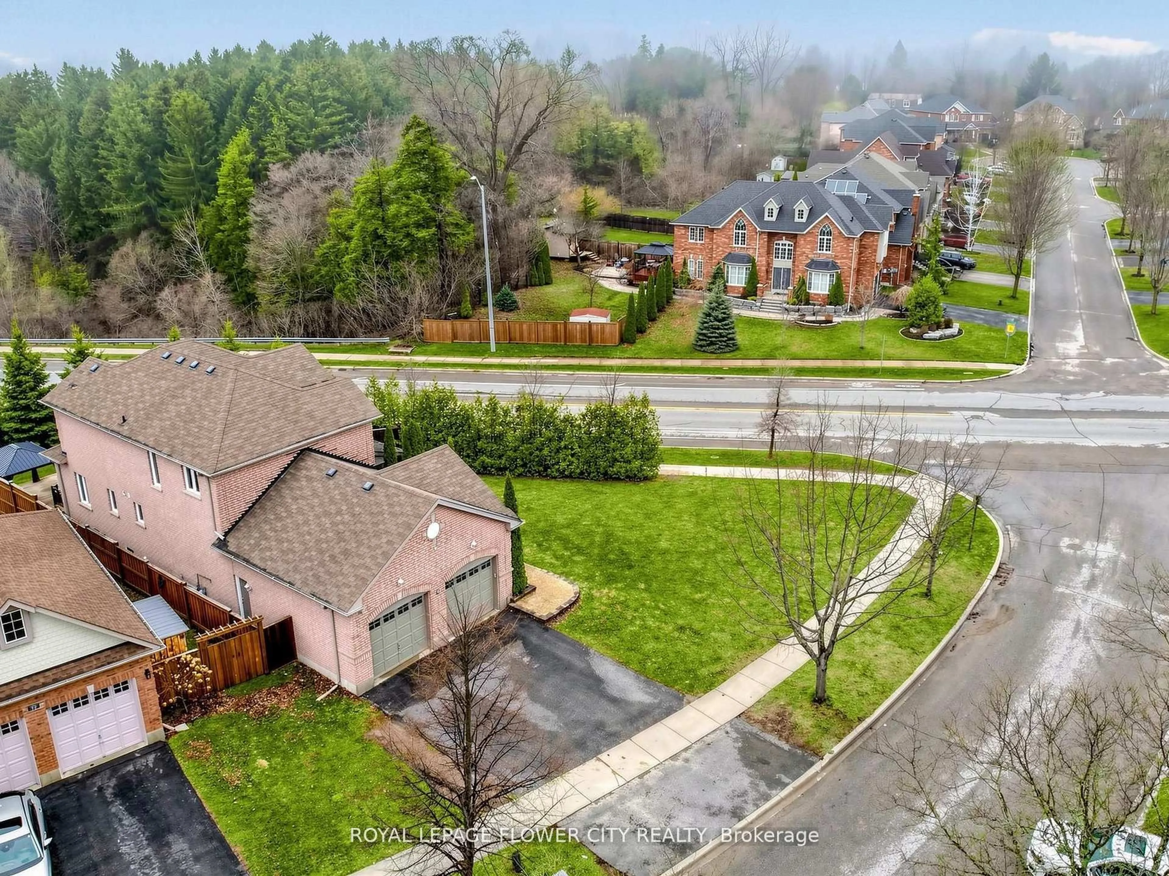 A pic from outside/outdoor area/front of a property/back of a property/a pic from drone, street for 2 Don Morris Crt, Clarington Ontario L1C 5P7