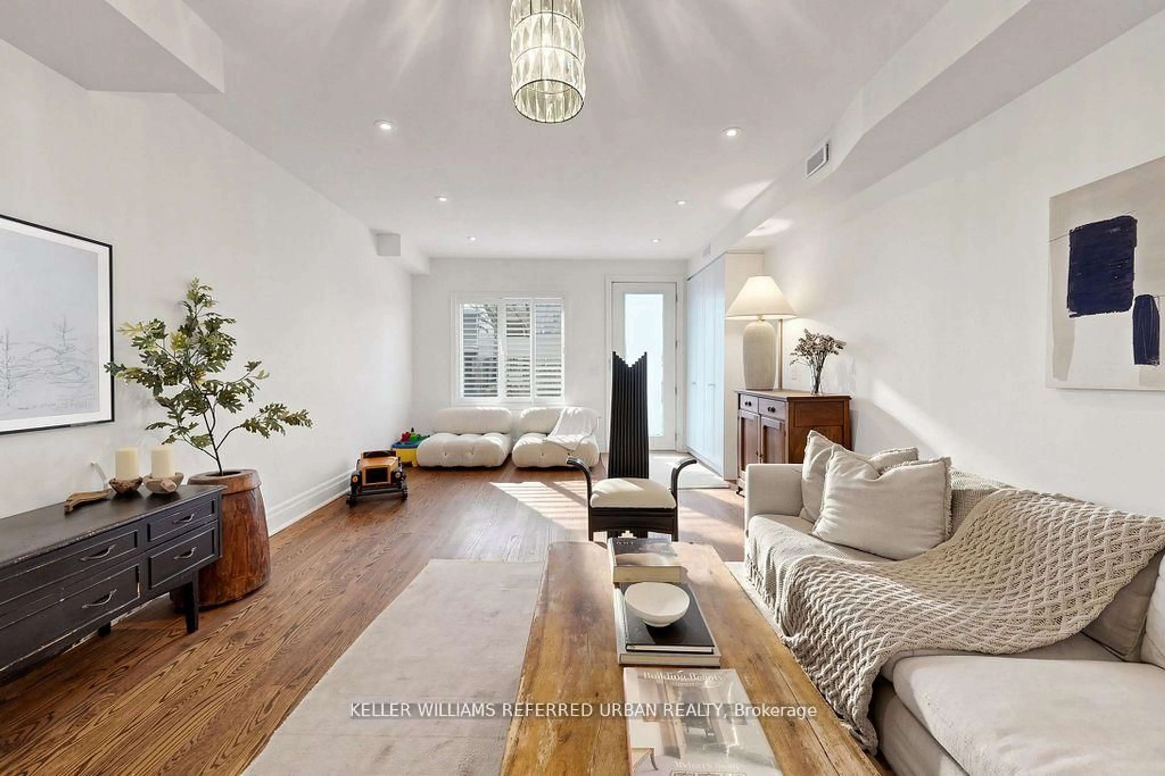 Living room with furniture, unknown for 150 Rhodes Ave, Toronto Ontario M4L 3A1